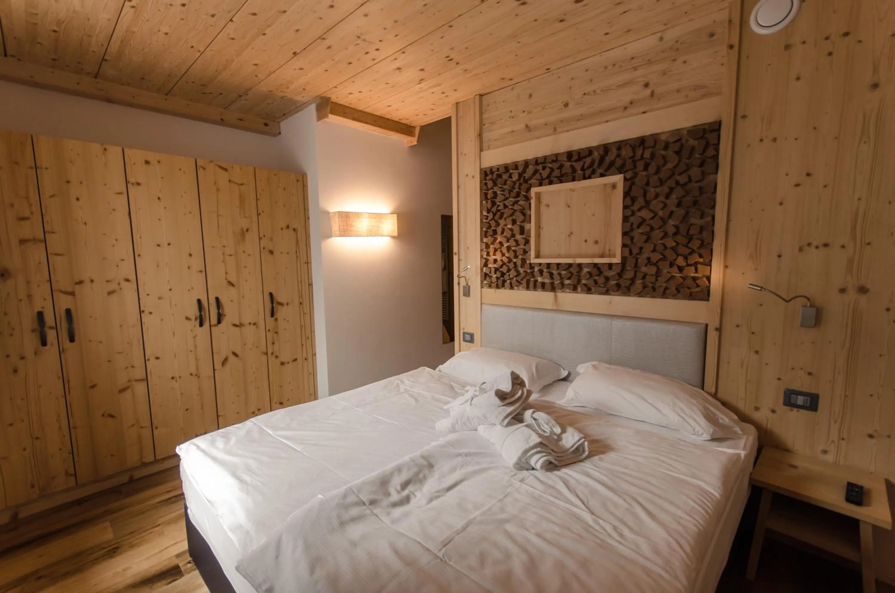 Bedroom, Bed in CAPANNA PRESENA