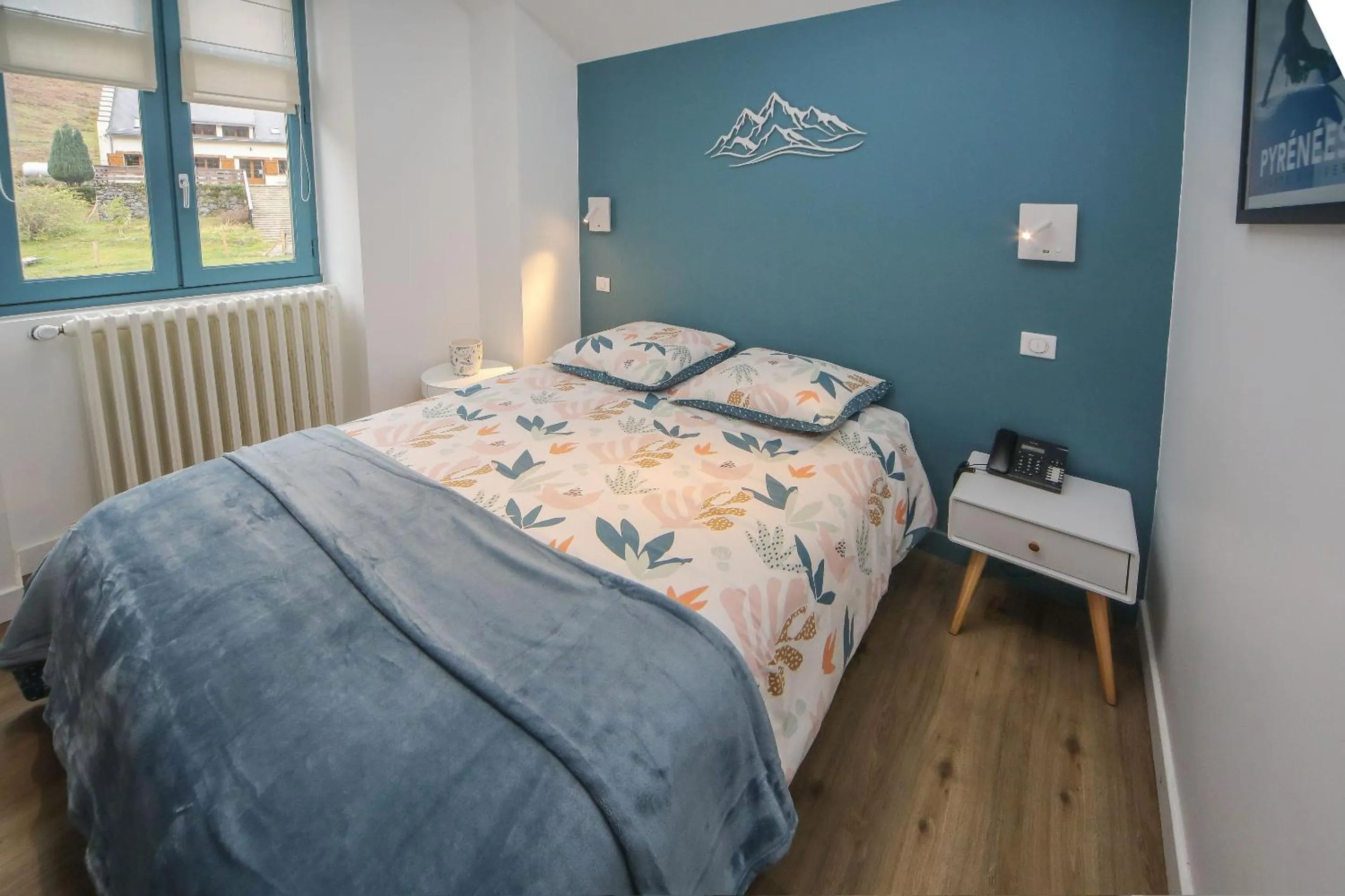 Bedroom, Bed in Hotel O Chiroulet