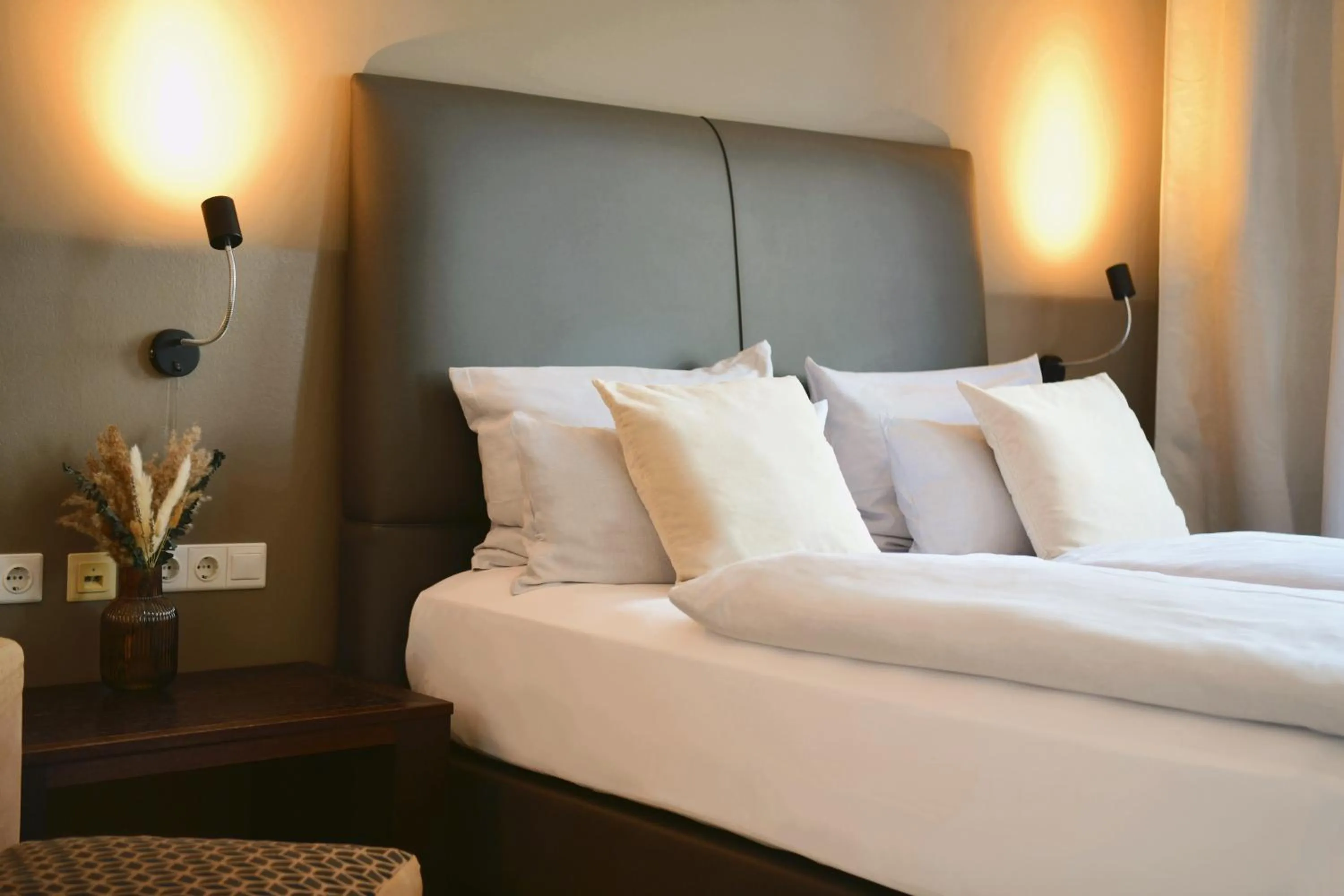 Bedroom, Bed in cantera by Wiegand