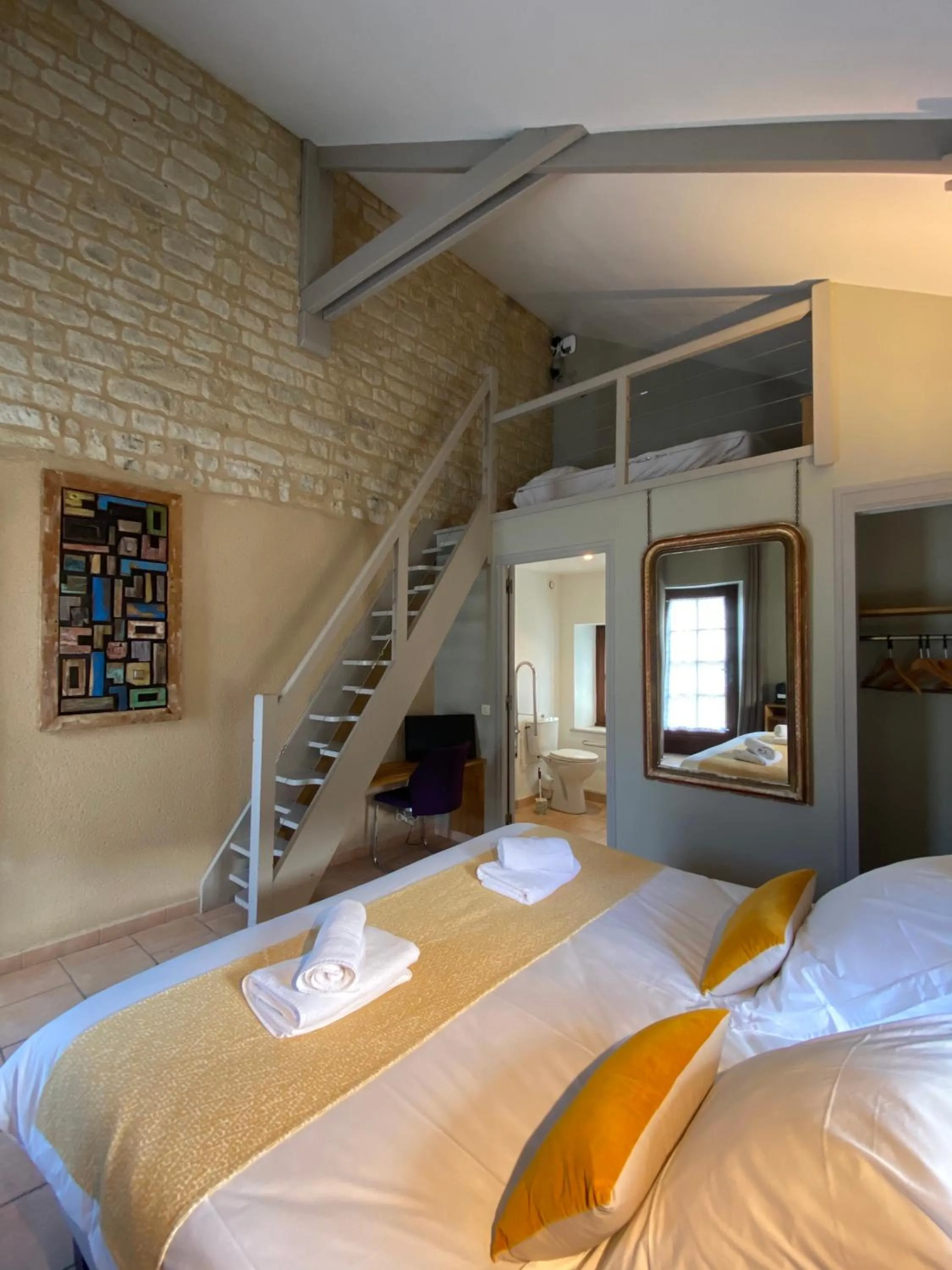 Photo of the whole room, Bed in Domaine Utah Beach - Le Grand Hard