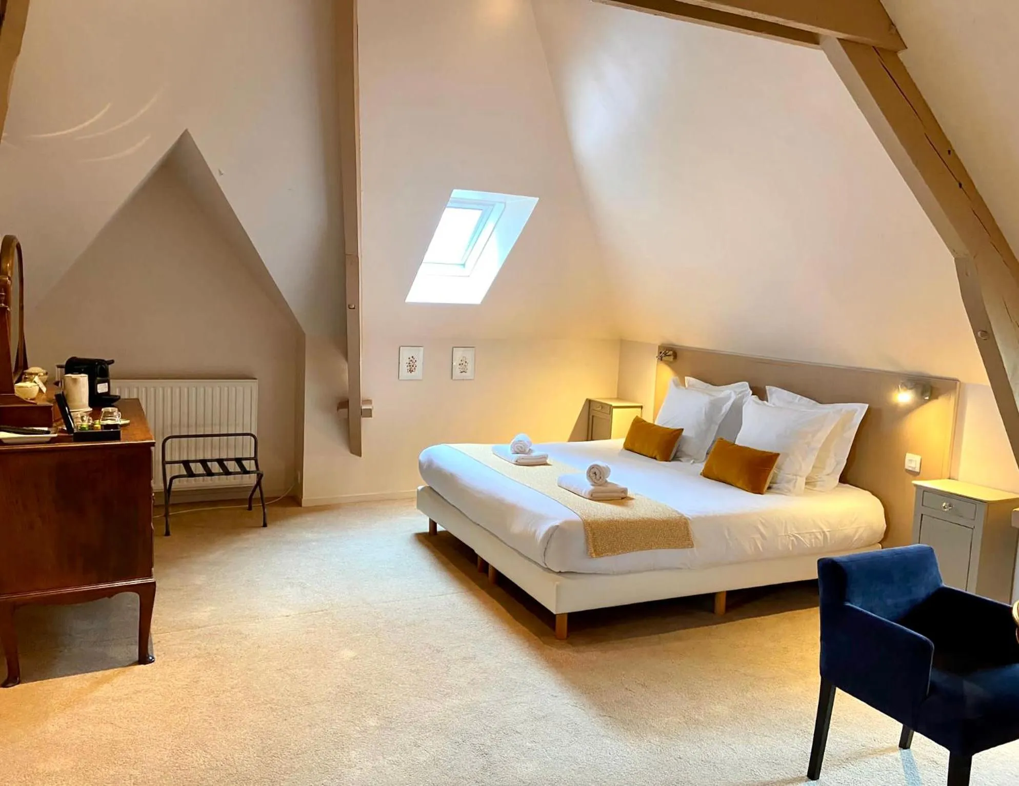 Photo of the whole room, Bed in Domaine Utah Beach - Le Grand Hard