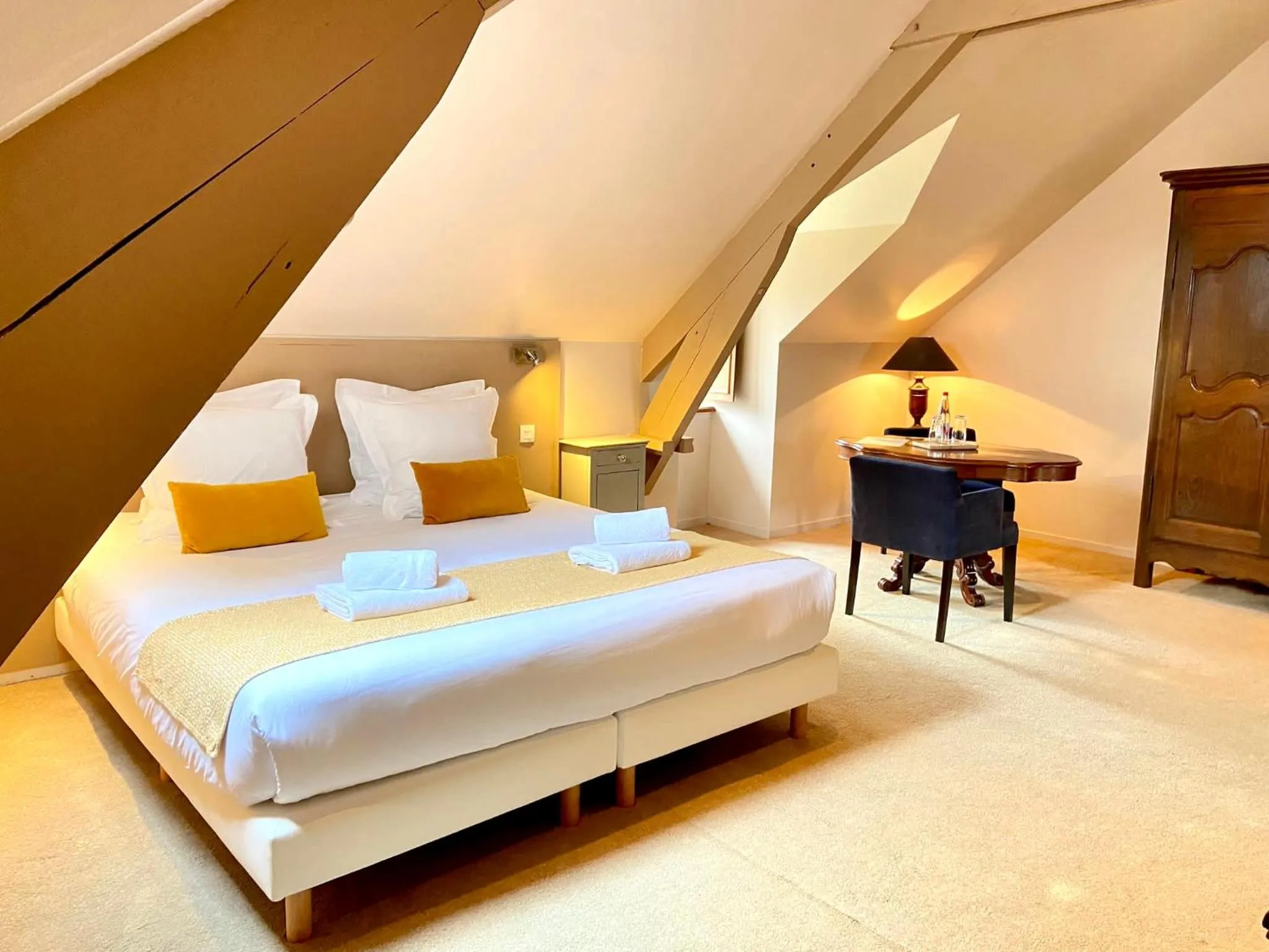 Photo of the whole room, Bed in Domaine Utah Beach - Le Grand Hard