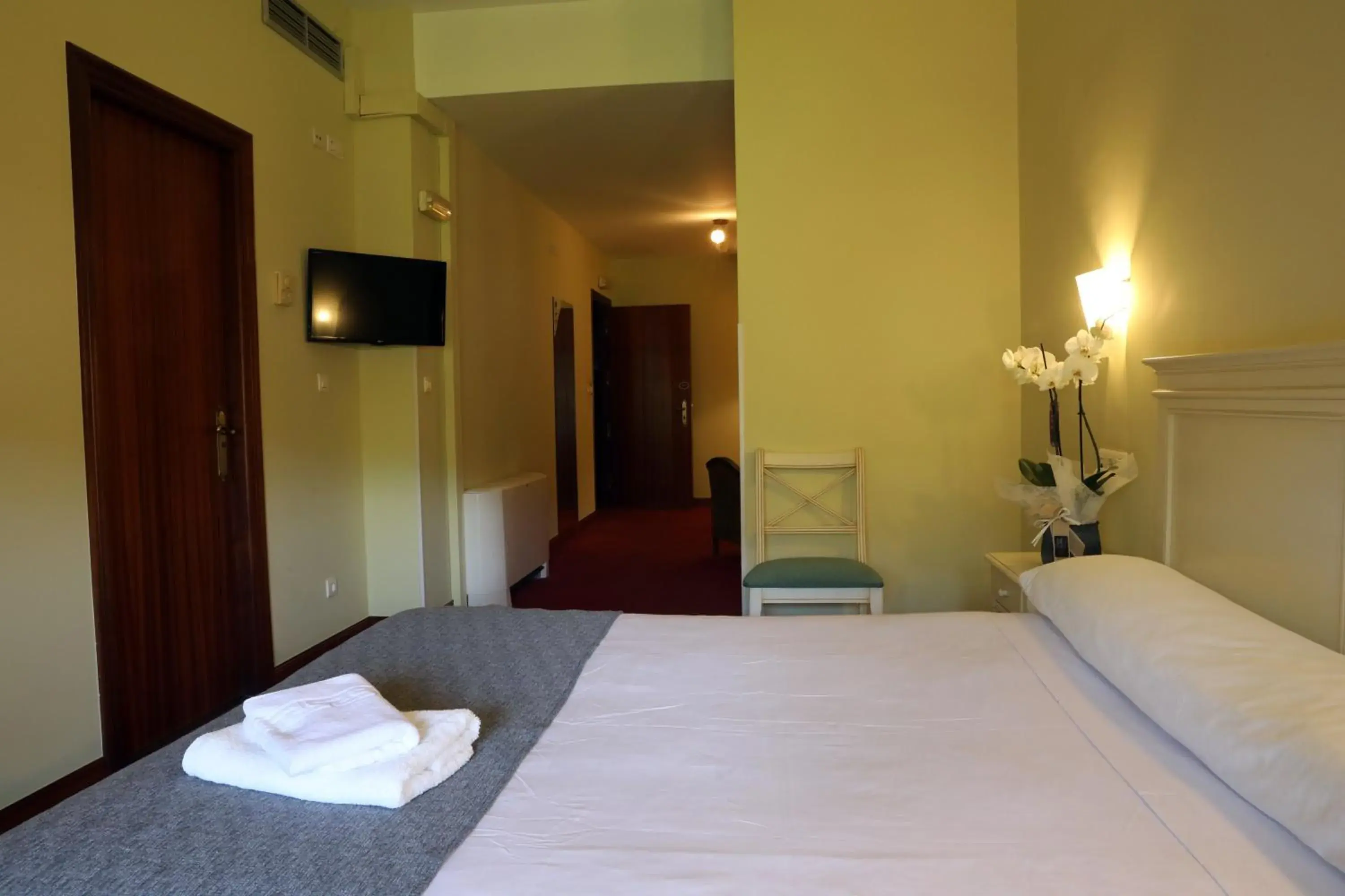 Bed in IRAIPE Ongi Hotel Auto Check-in Bed in IRAIPE Ongi Hotel Auto Check-in