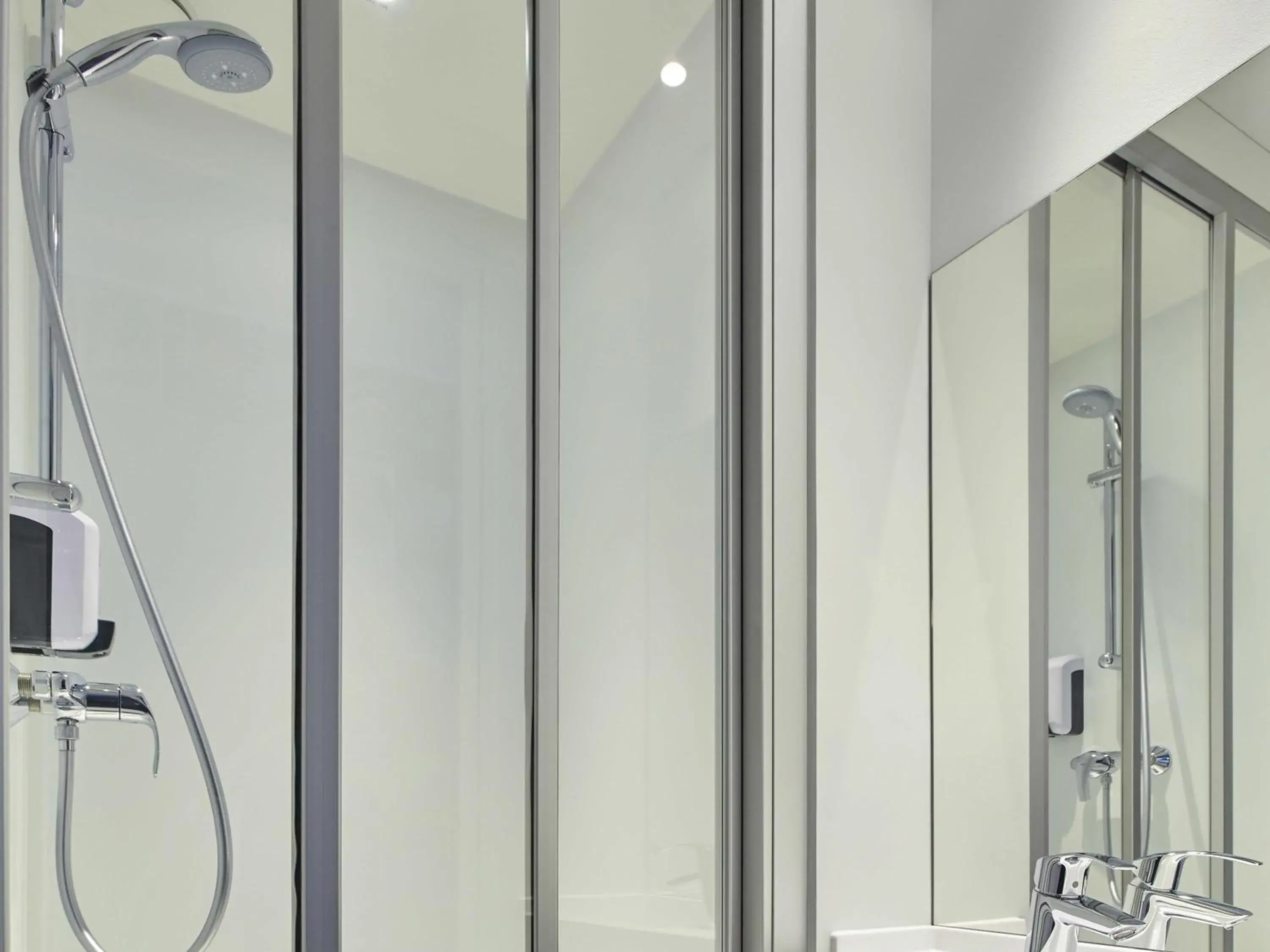 Bedroom in hotelF1 Beauvais Bedroom in hotelF1 Beauvais