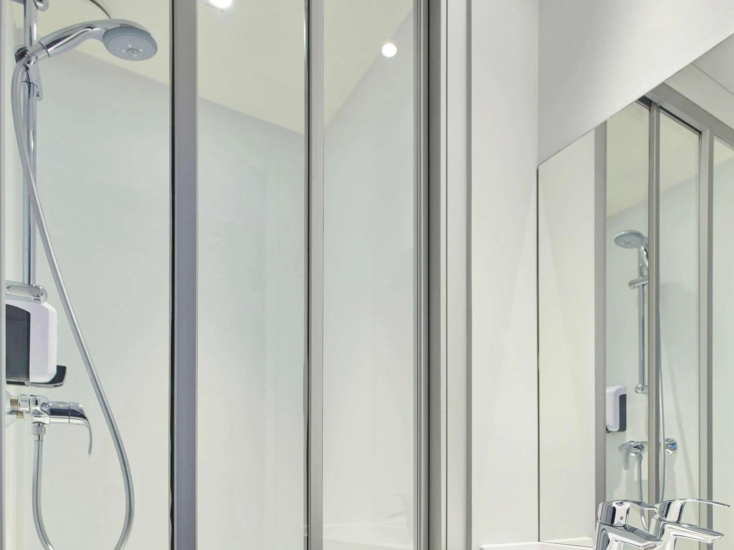 Photo of the whole room in hotelF1 Beauvais