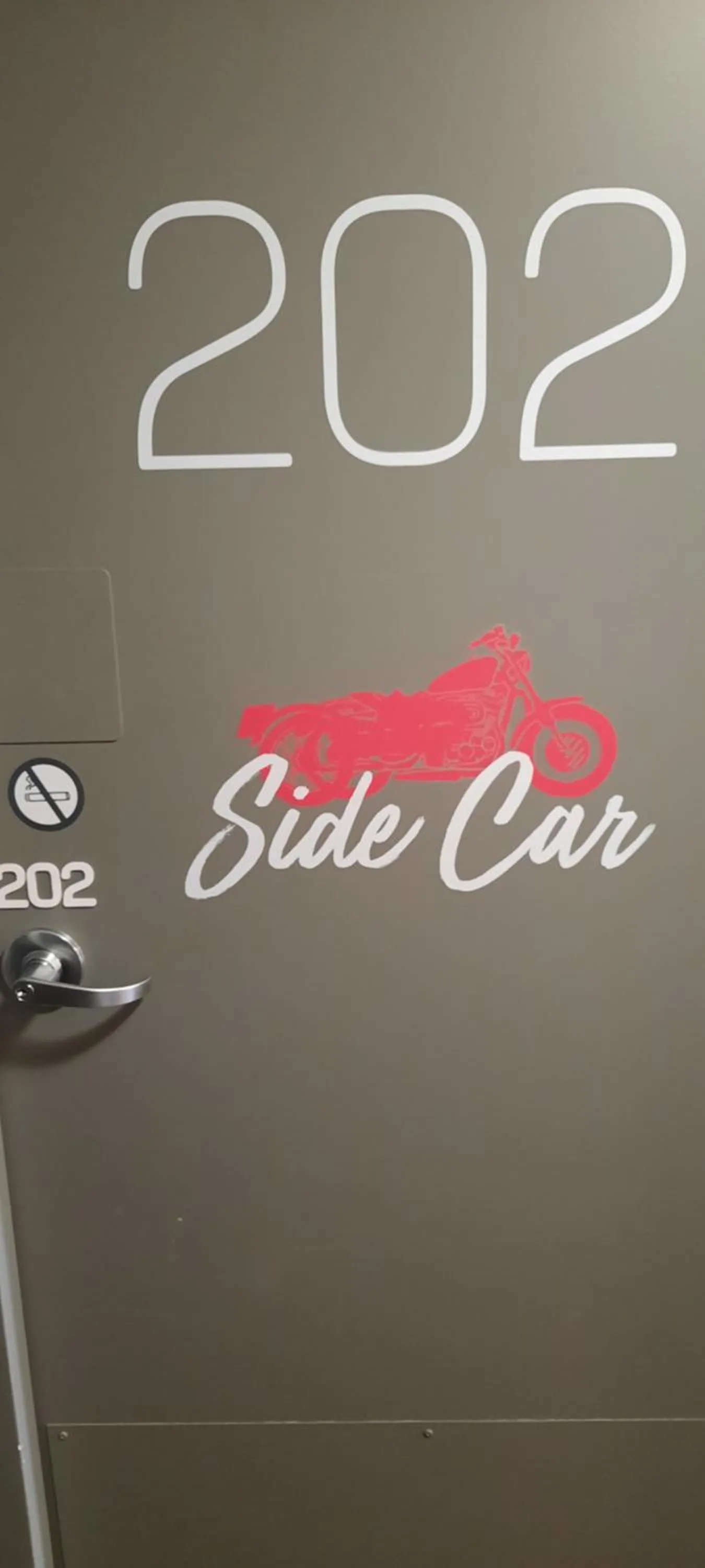 Property logo or sign in hotelF1 Compiègne