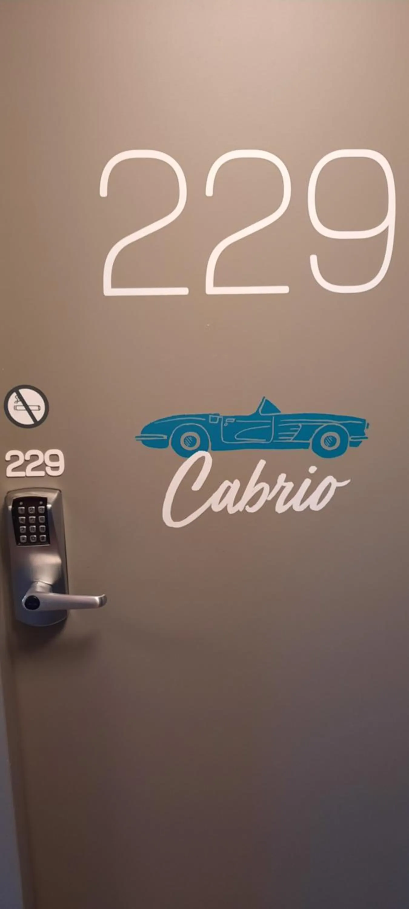 Property logo or sign in hotelF1 Compiègne