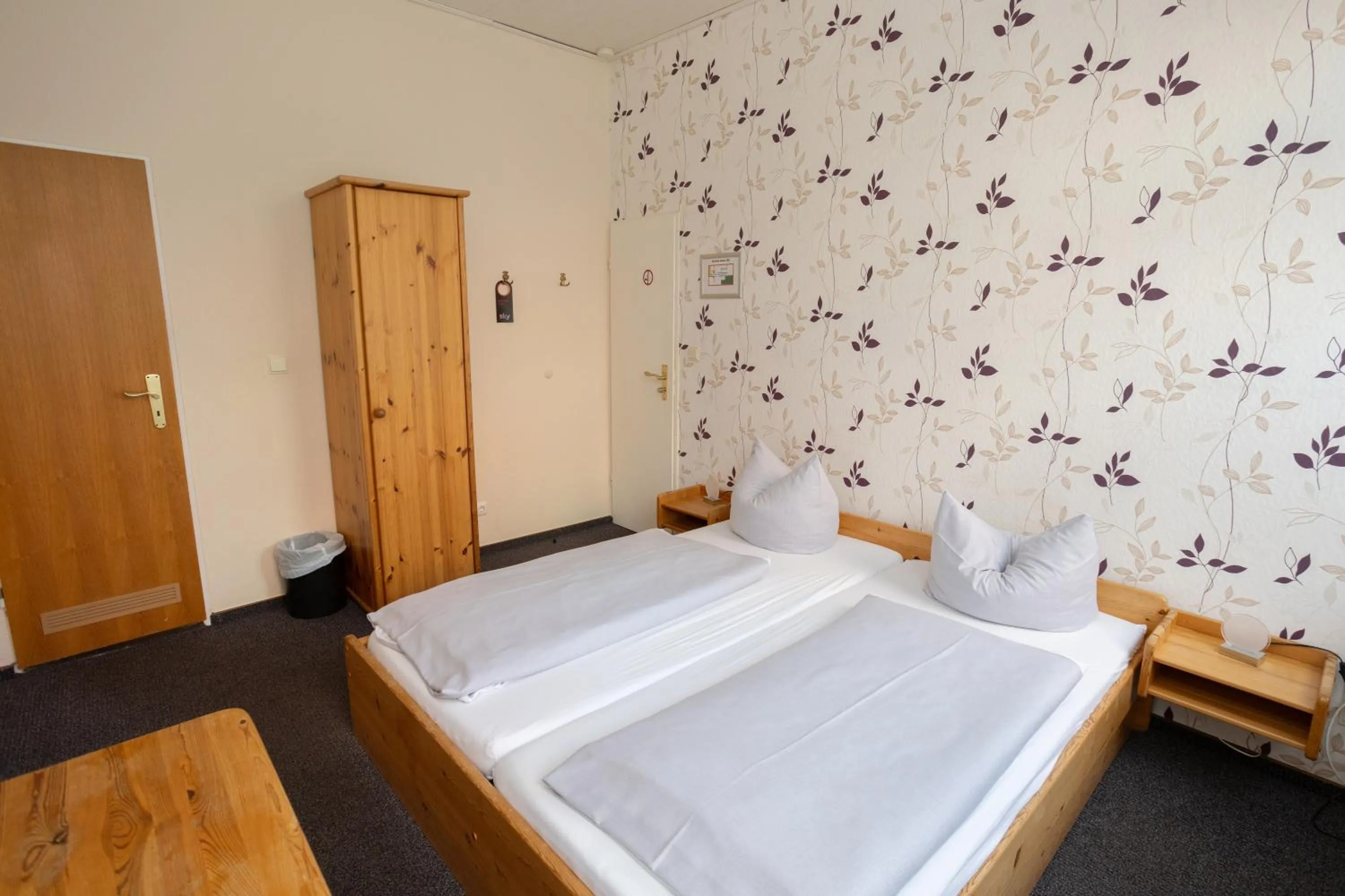 Bed in Hotel Zur Linde