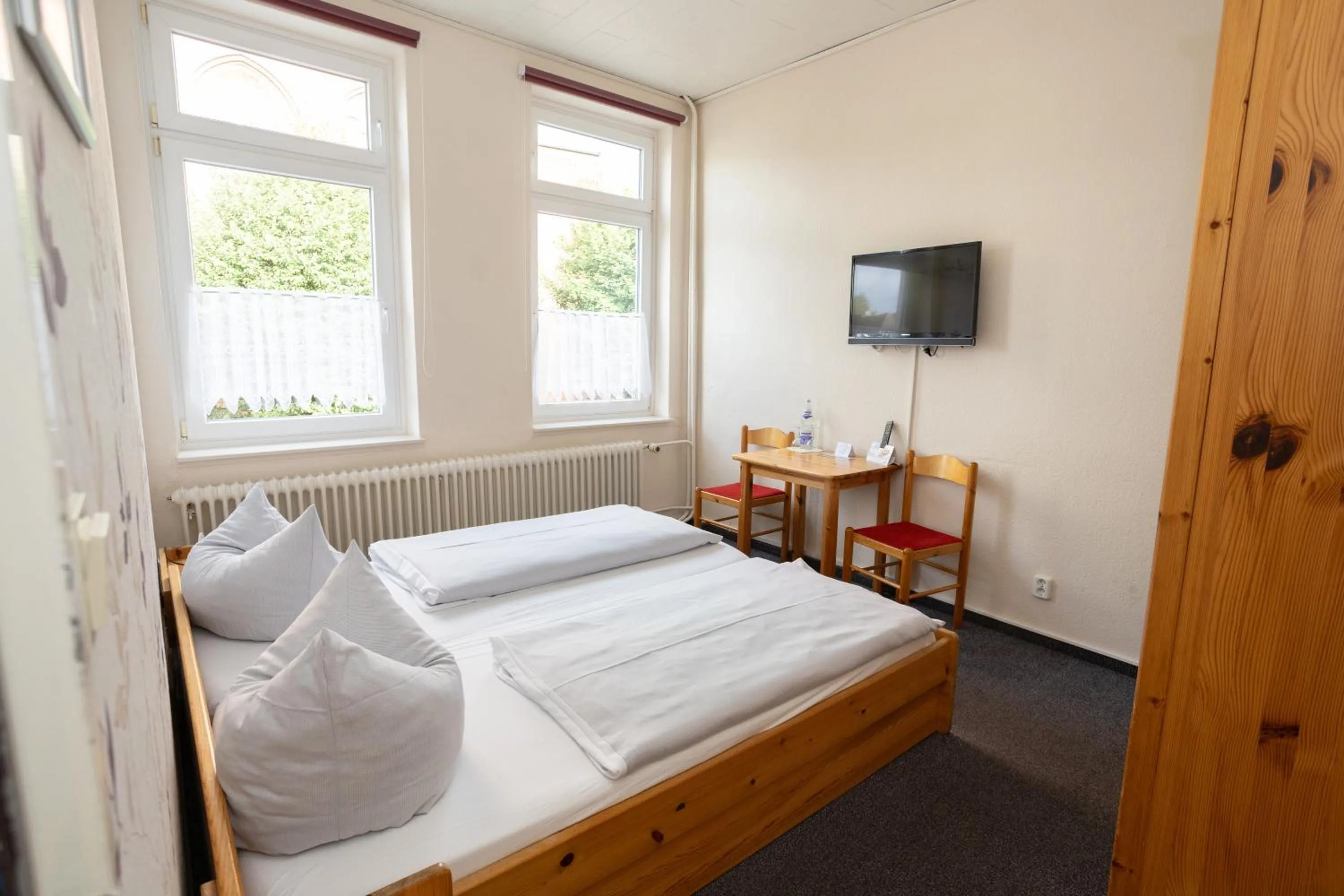 Bed in Hotel Zur Linde