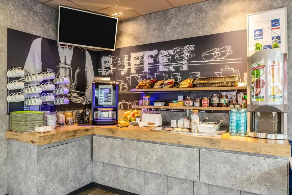 Buffet breakfast in ibis budget Compiègne Centre-Ville