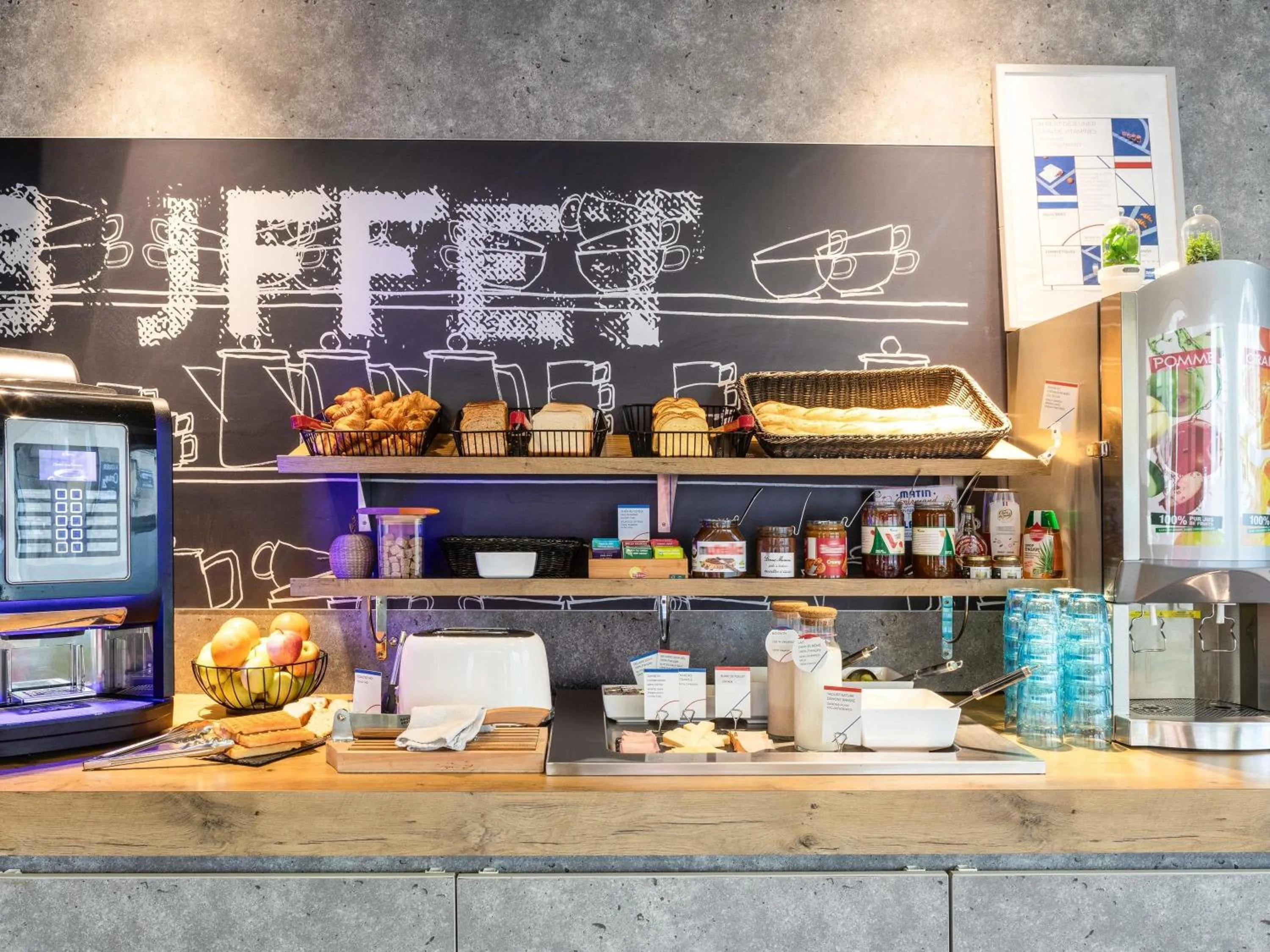 Breakfast in ibis budget Compiègne Centre-Ville