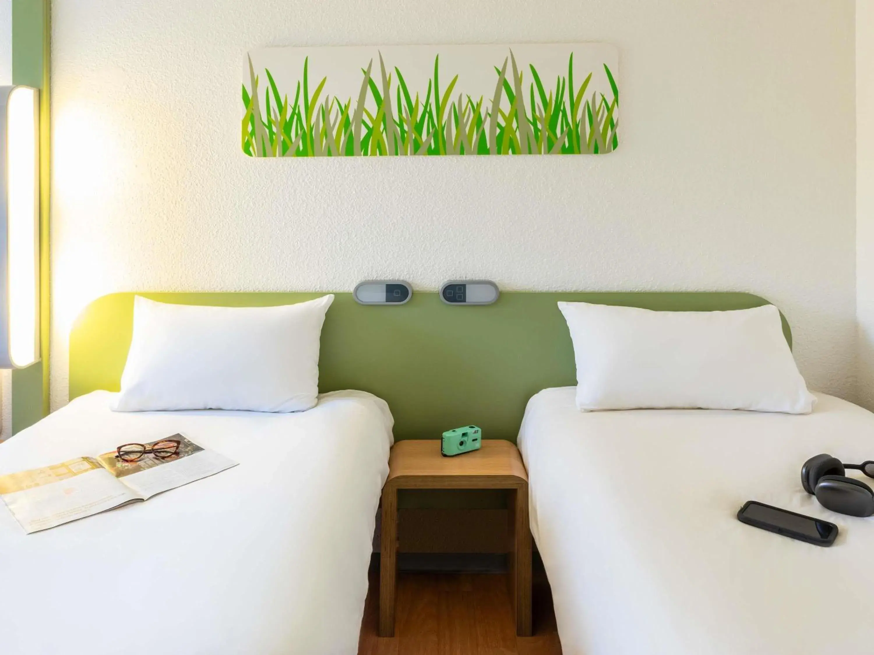 Bedroom, Bed in ibis budget Compiègne Centre-Ville Bedroom, Bed in ibis budget Compiègne Centre-Ville