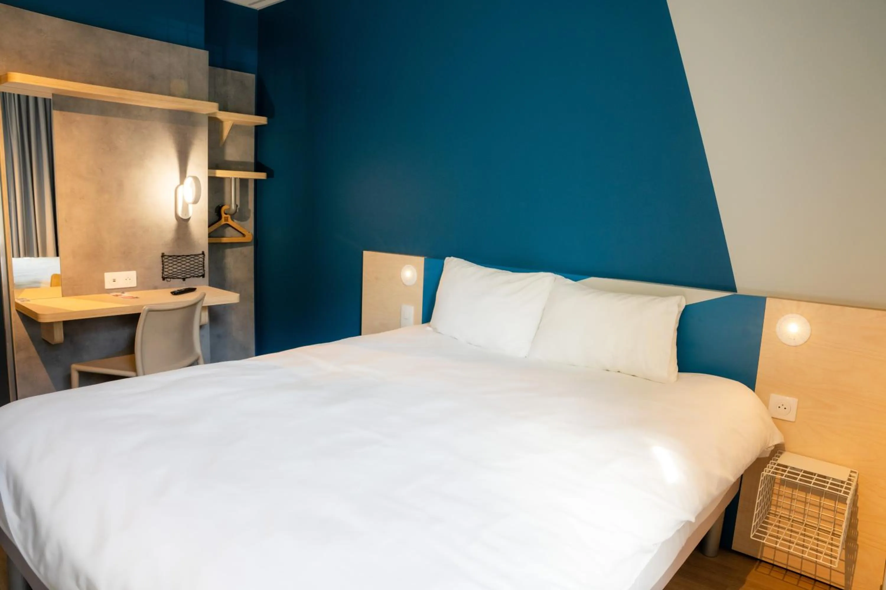 Bedroom, Bed in ibis budget Compiègne Centre-Ville