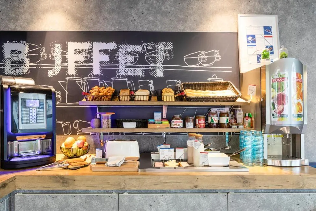 Buffet breakfast in ibis budget Compiègne Centre-Ville