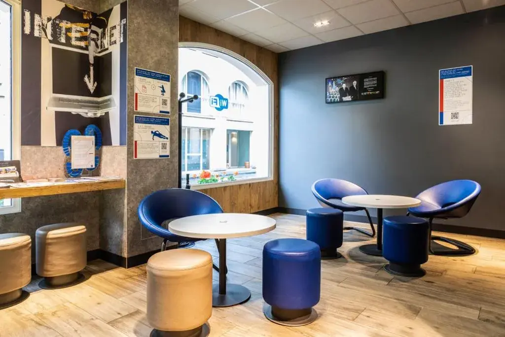 Living room in ibis budget Compiègne Centre-Ville Living room in ibis budget Compiègne Centre-Ville