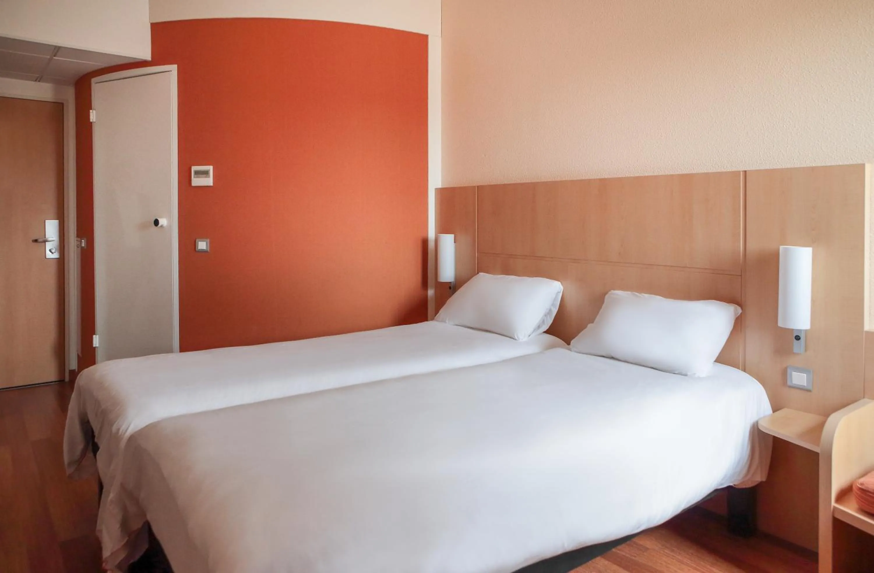 Bedroom, Bed in ibis Beauvais Aéroport