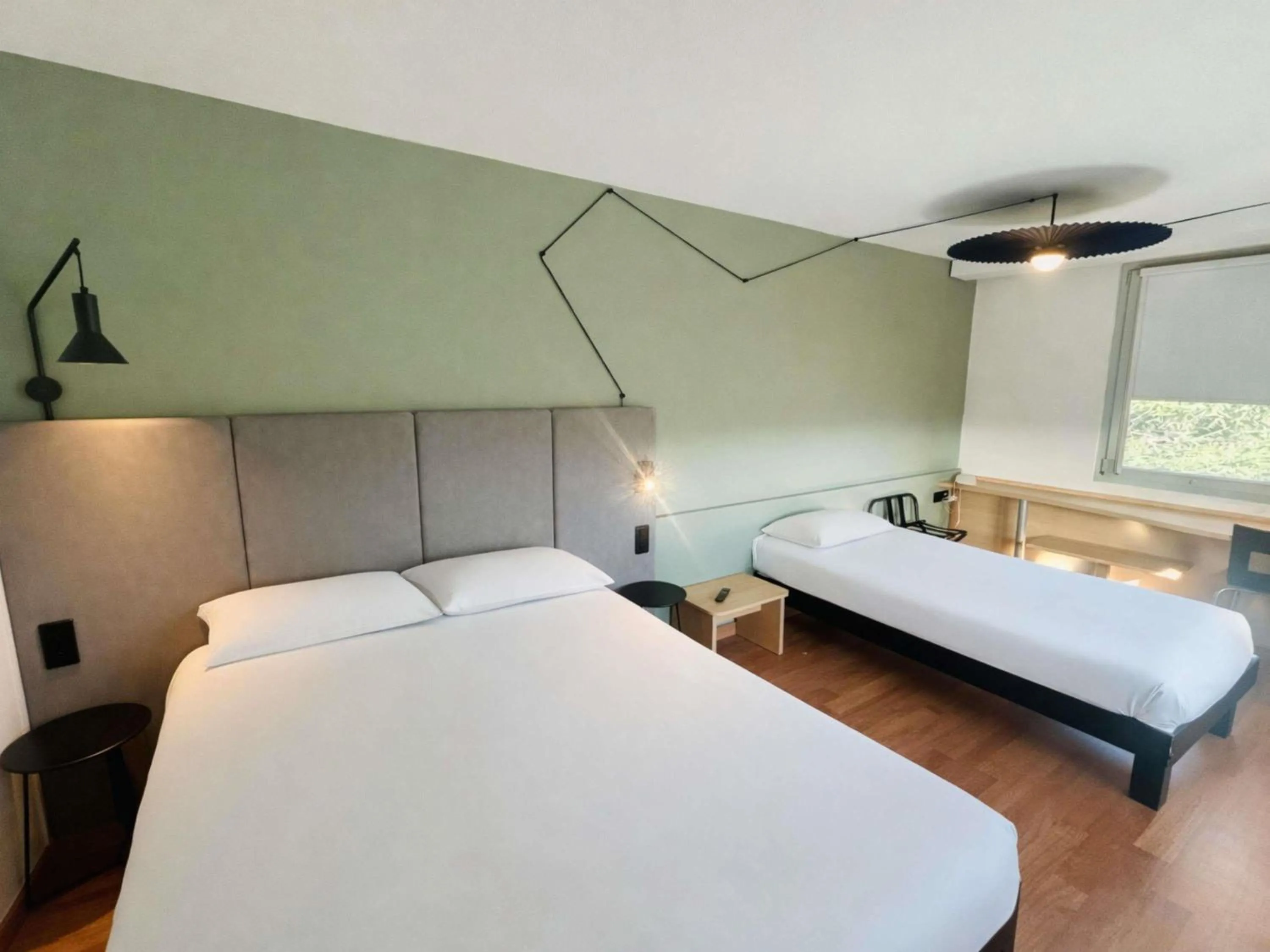 Bedroom, Bed in ibis Beauvais Aéroport