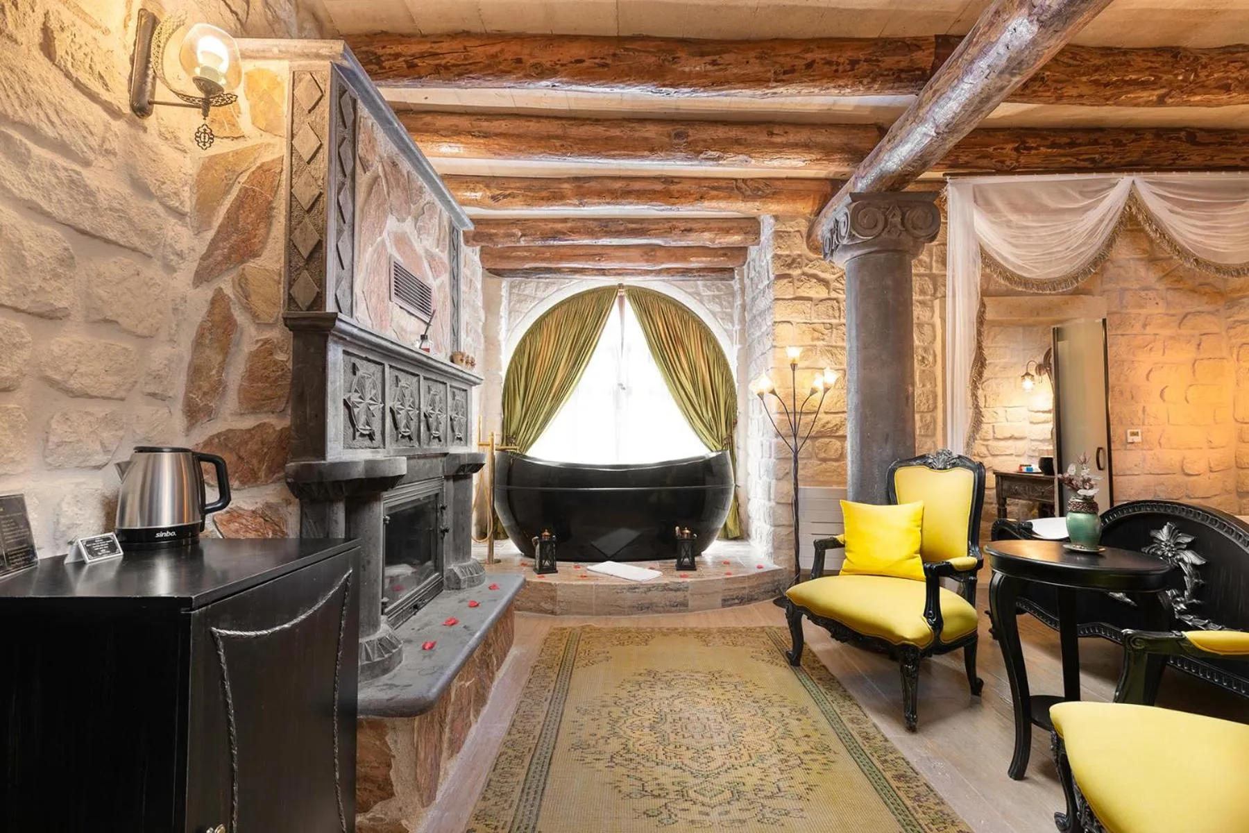 Hot Tub in Elysion Cave Suites