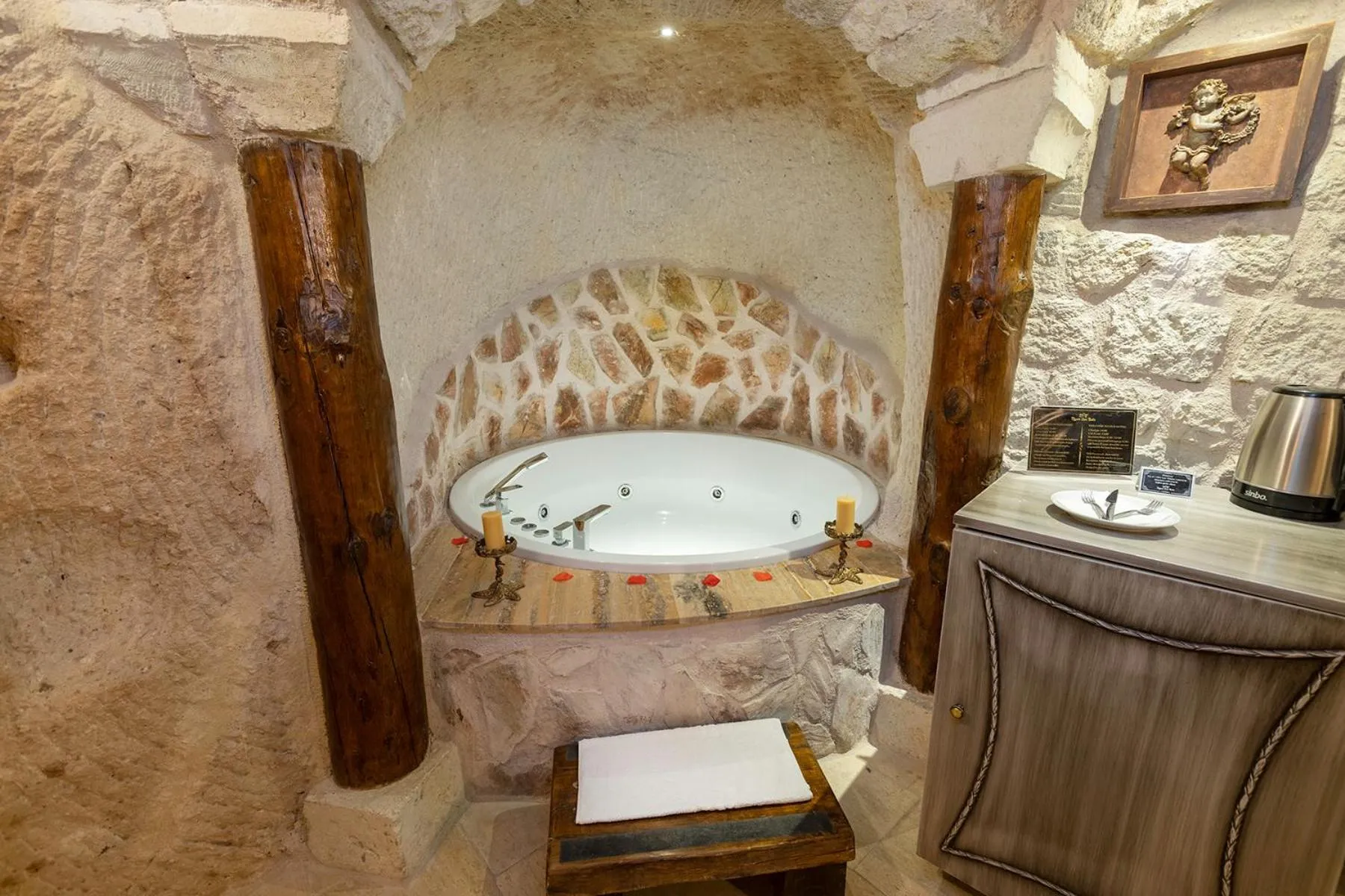 Hot Tub in Elysion Cave Suites