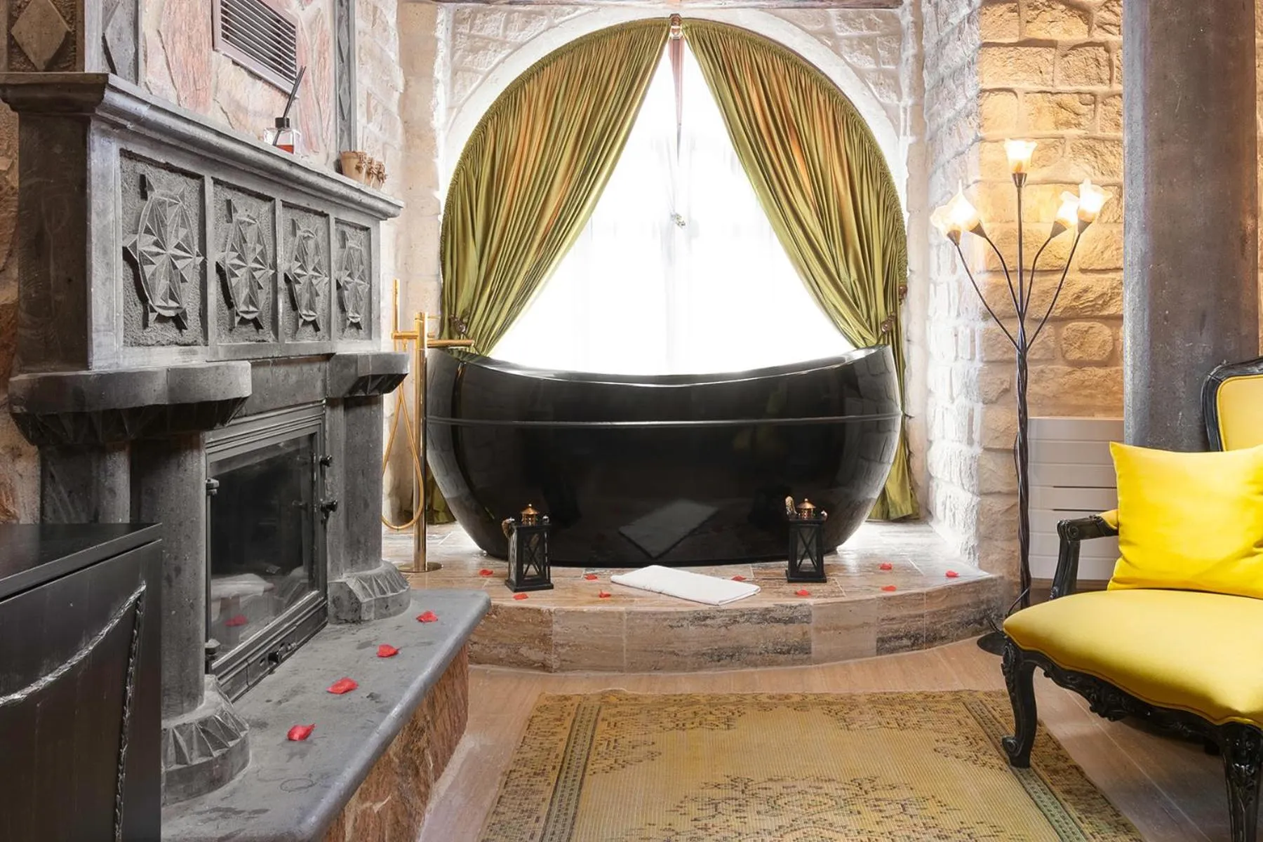 Hot Tub in Elysion Cave Suites