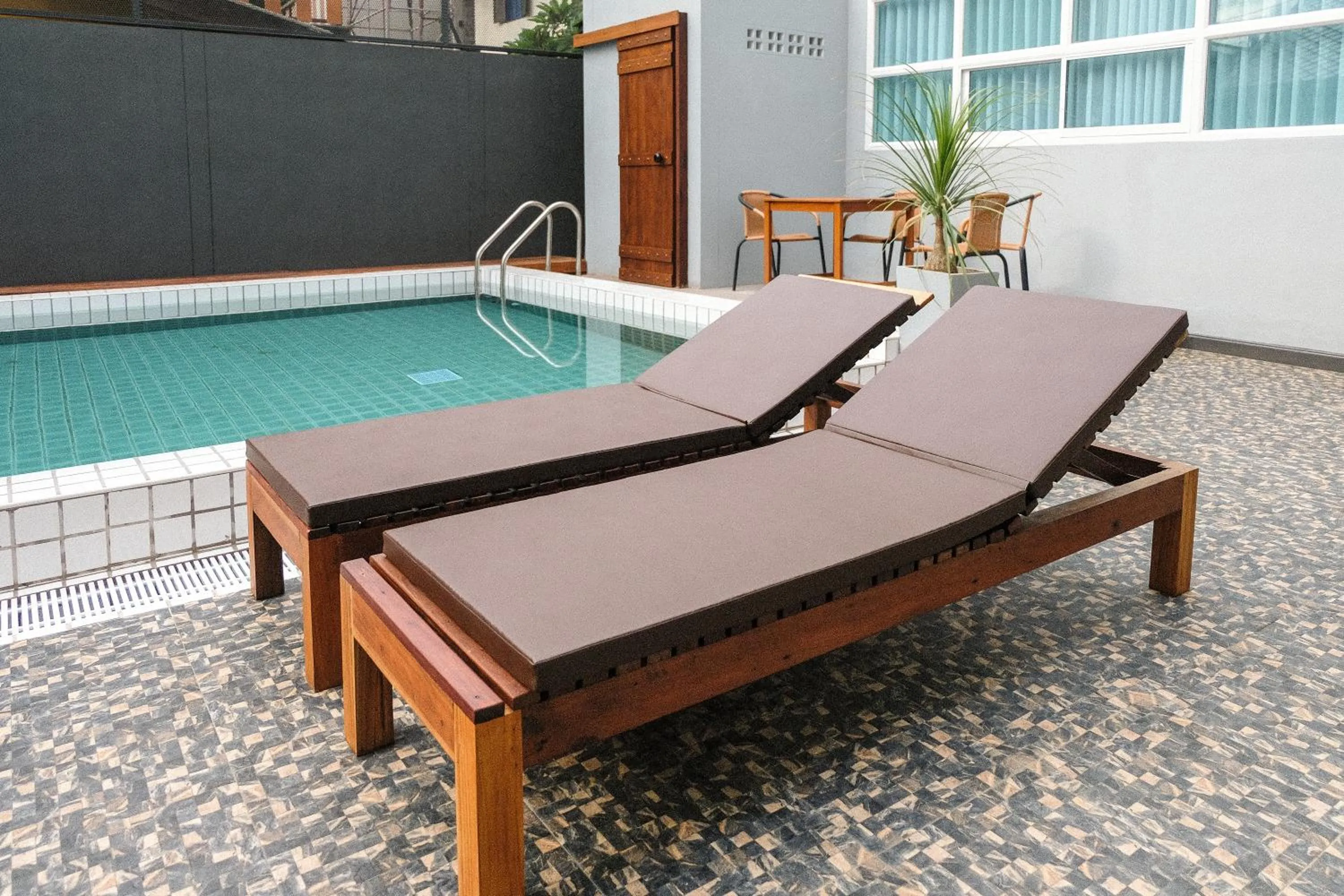 Communal lounge/ TV room in PaiApartHotel