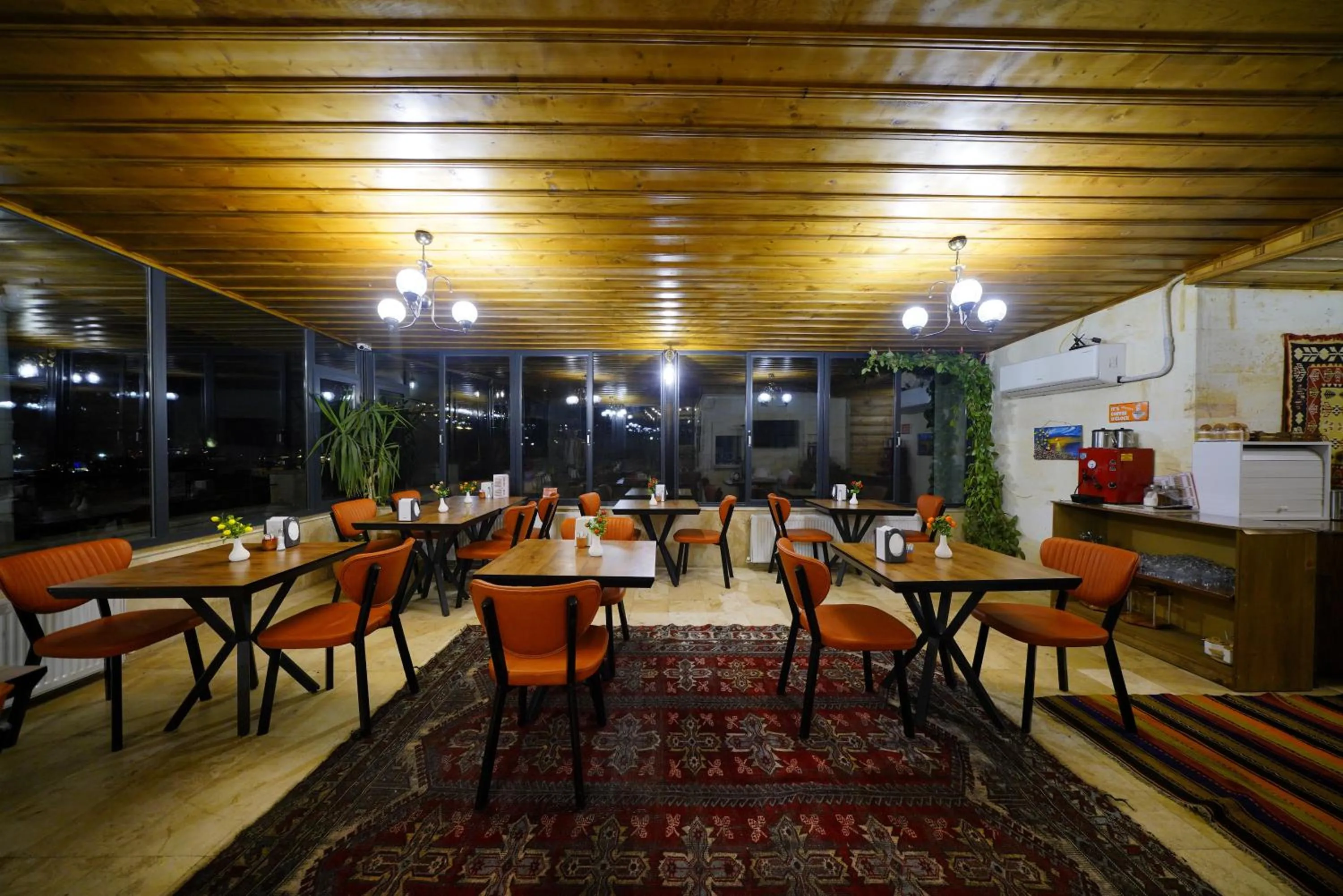 Restaurant/places to eat in Balloon Cave Hotel