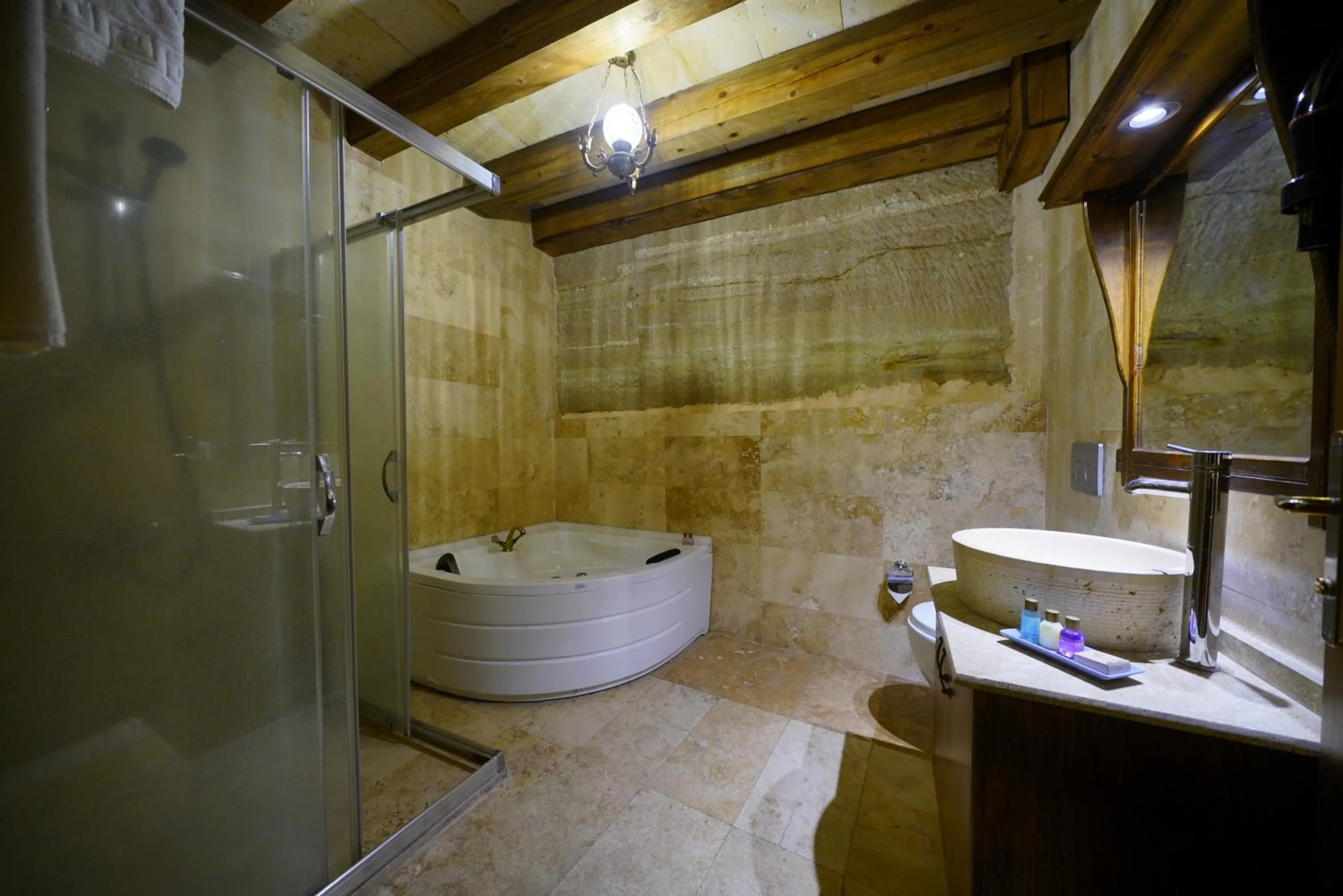 Hot Tub in Balloon Cave Hotel