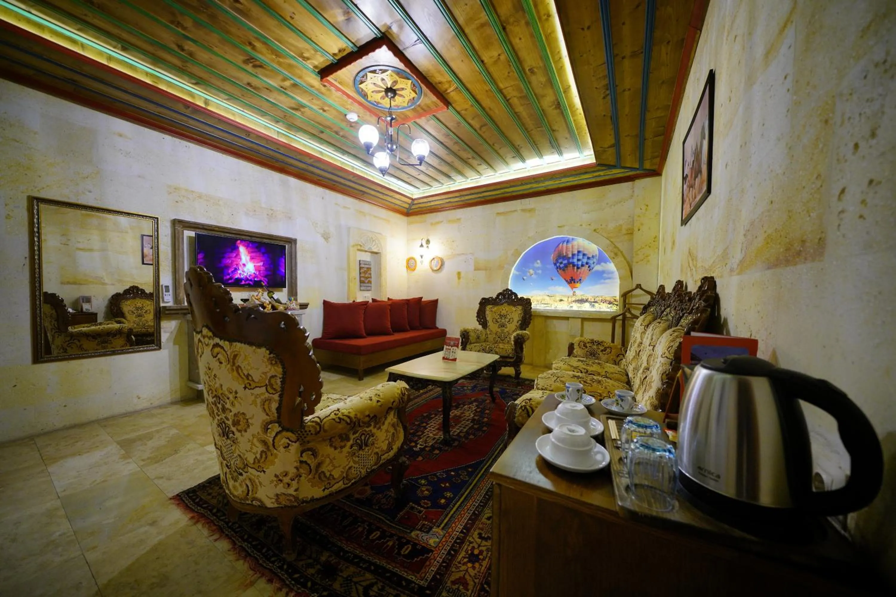 TV and multimedia in Balloon Cave Hotel