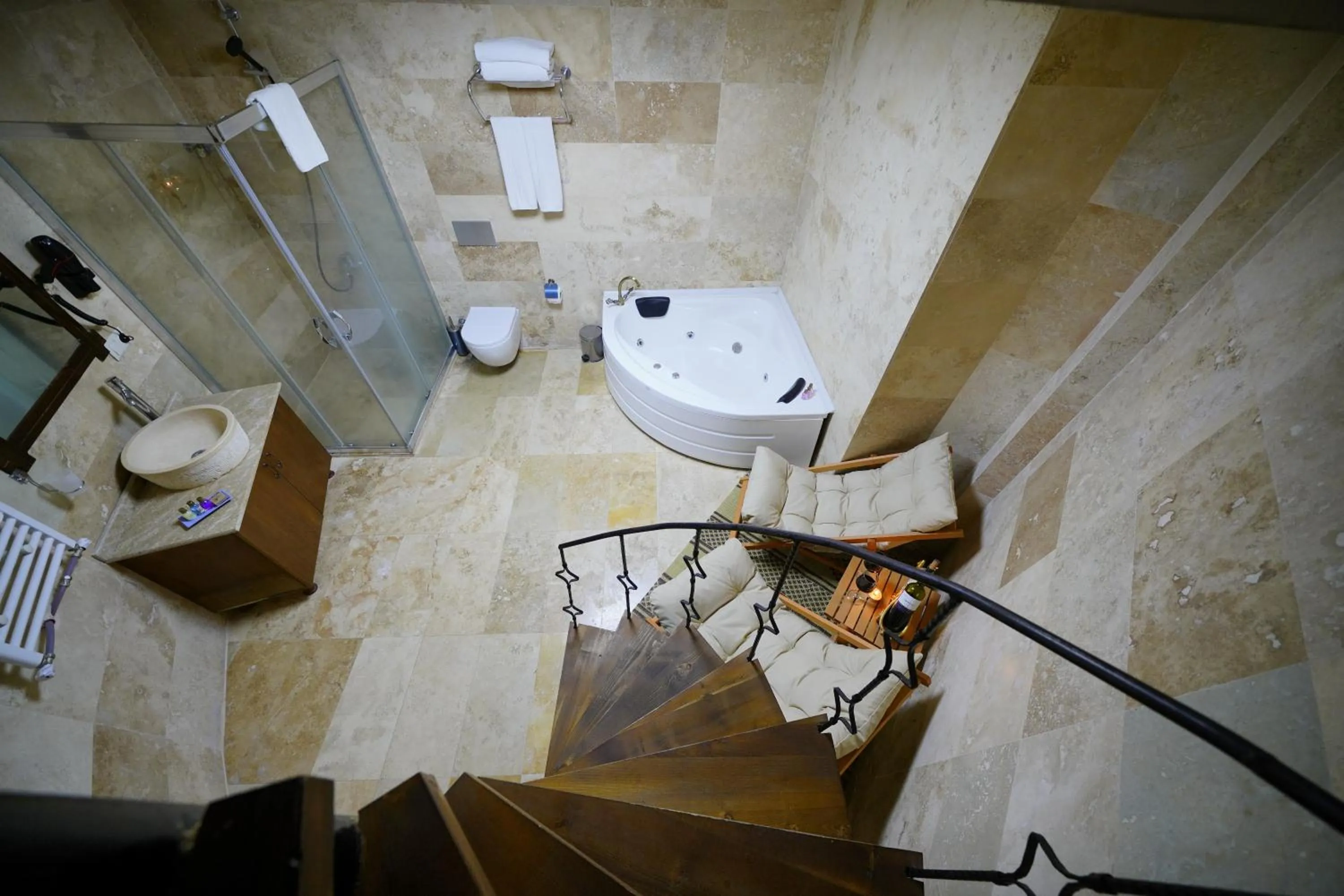 Hot Tub in Balloon Cave Hotel