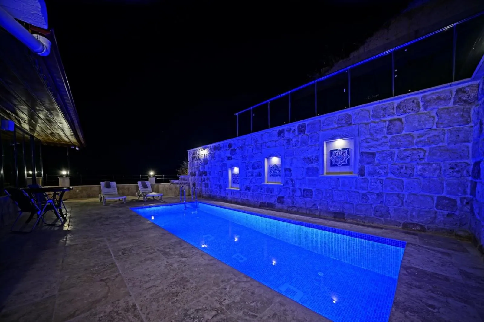 Swimming pool in Balloon Cave Hotel