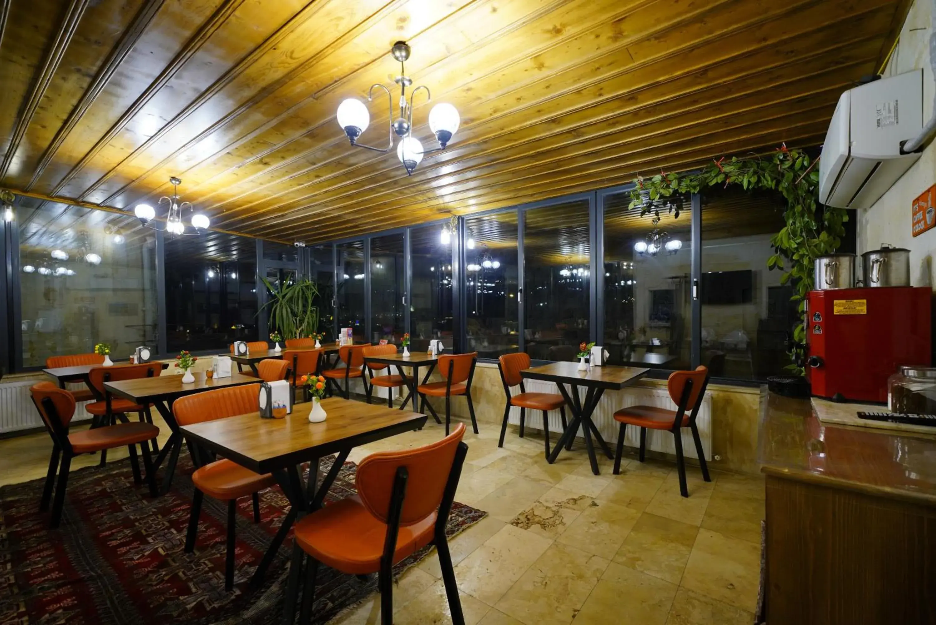 Restaurant/places to eat in Balloon Cave Hotel Restaurant/places to eat in Balloon Cave Hotel