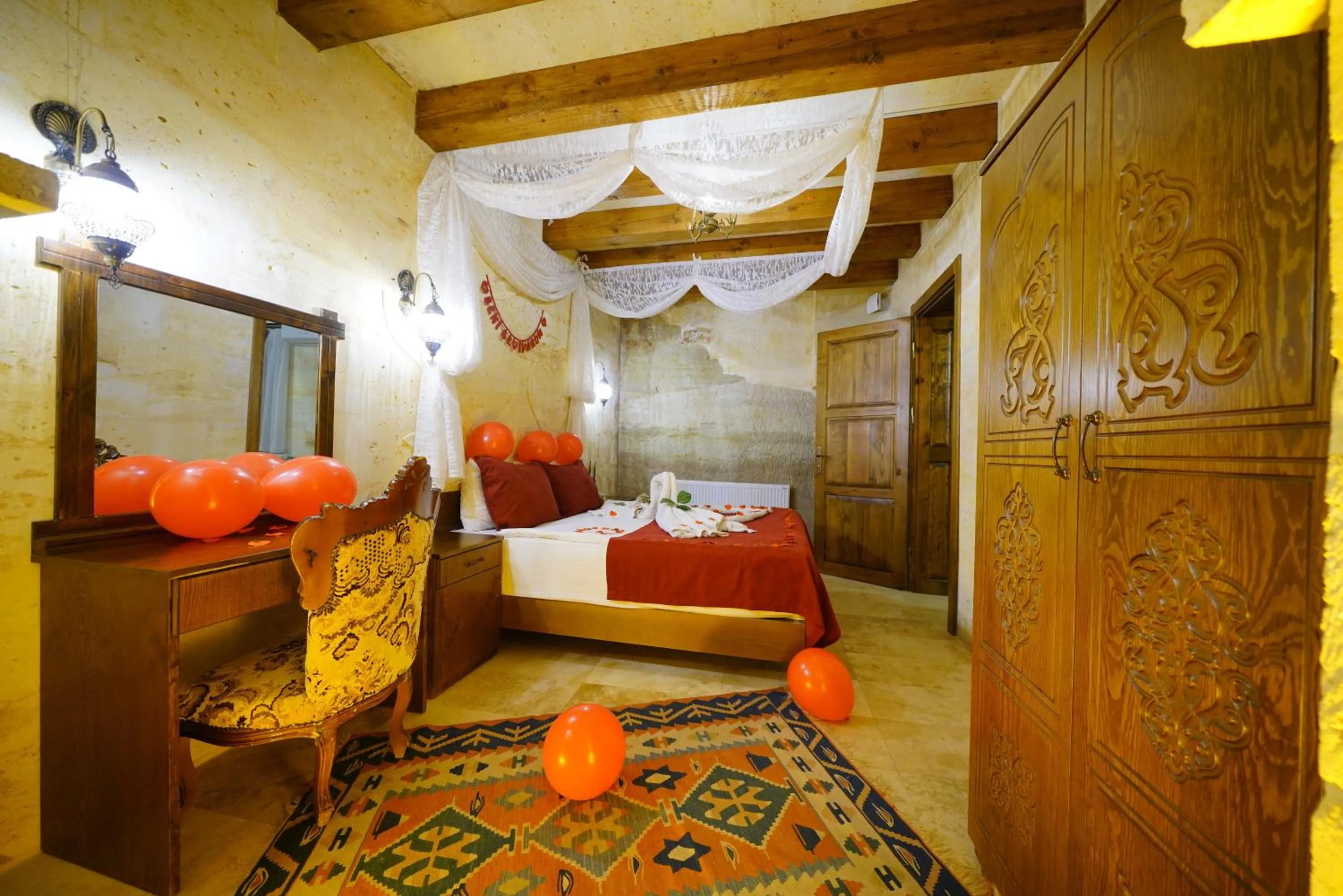 Bed in Balloon Cave Hotel