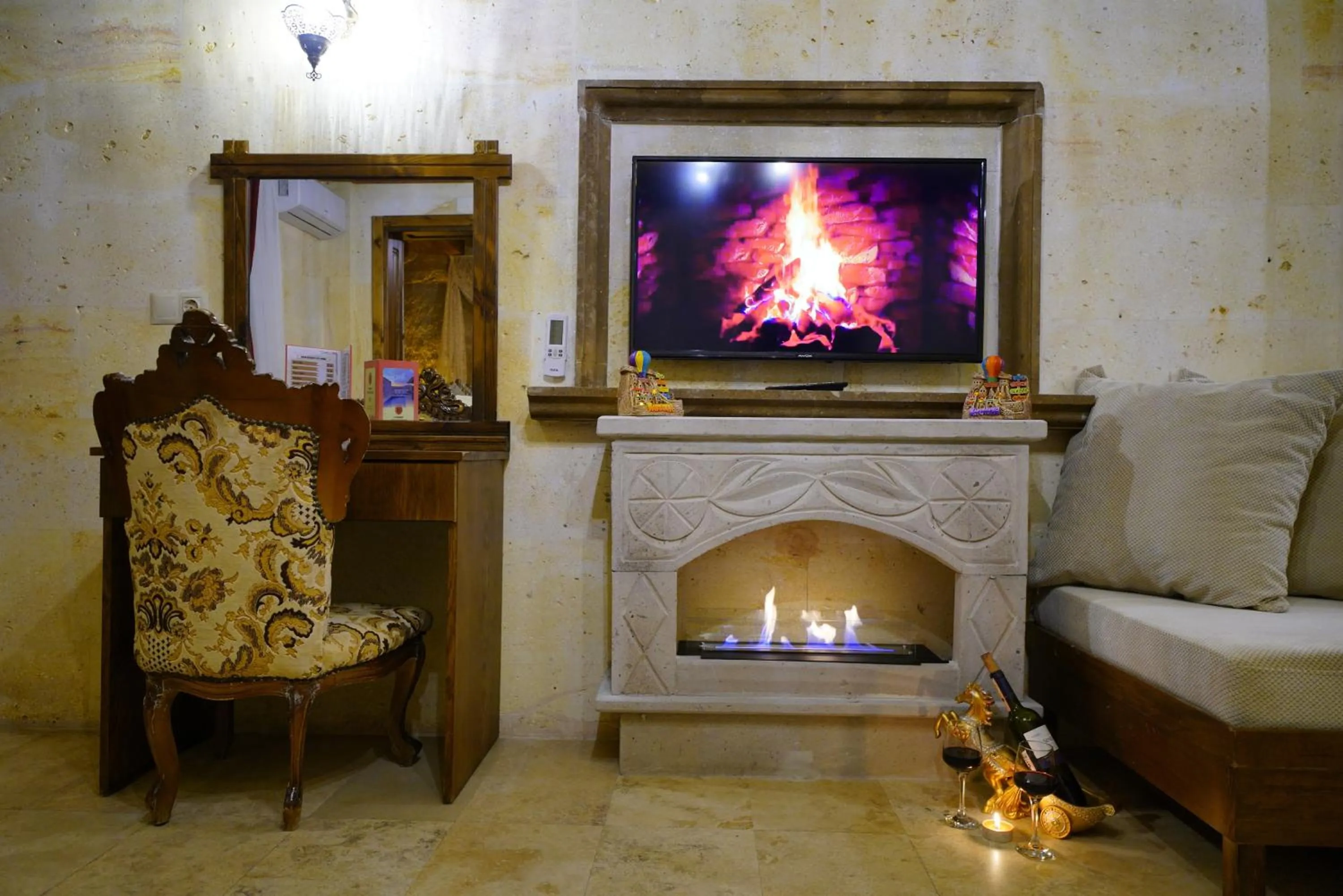 TV and multimedia in Balloon Cave Hotel