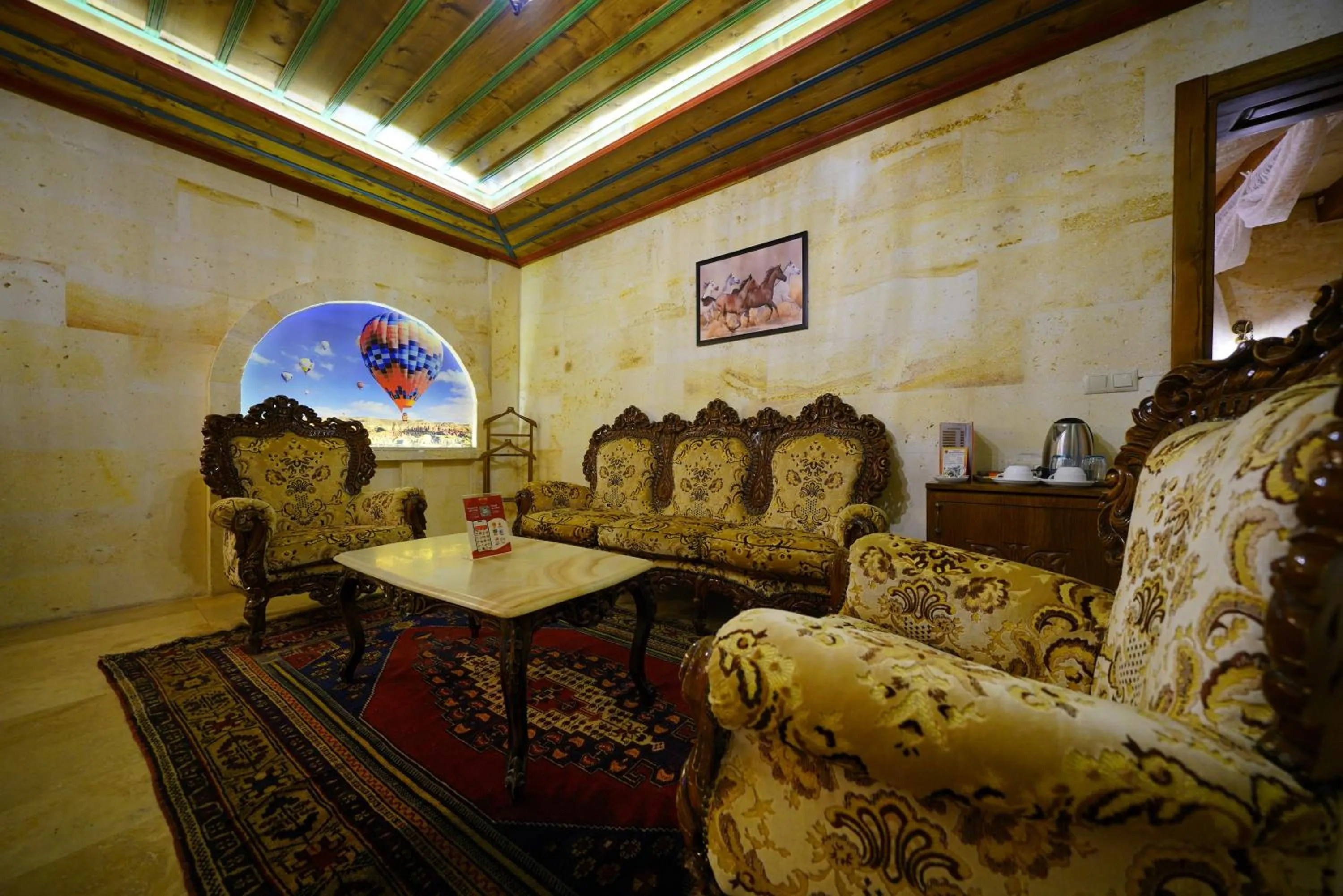 TV and multimedia in Balloon Cave Hotel