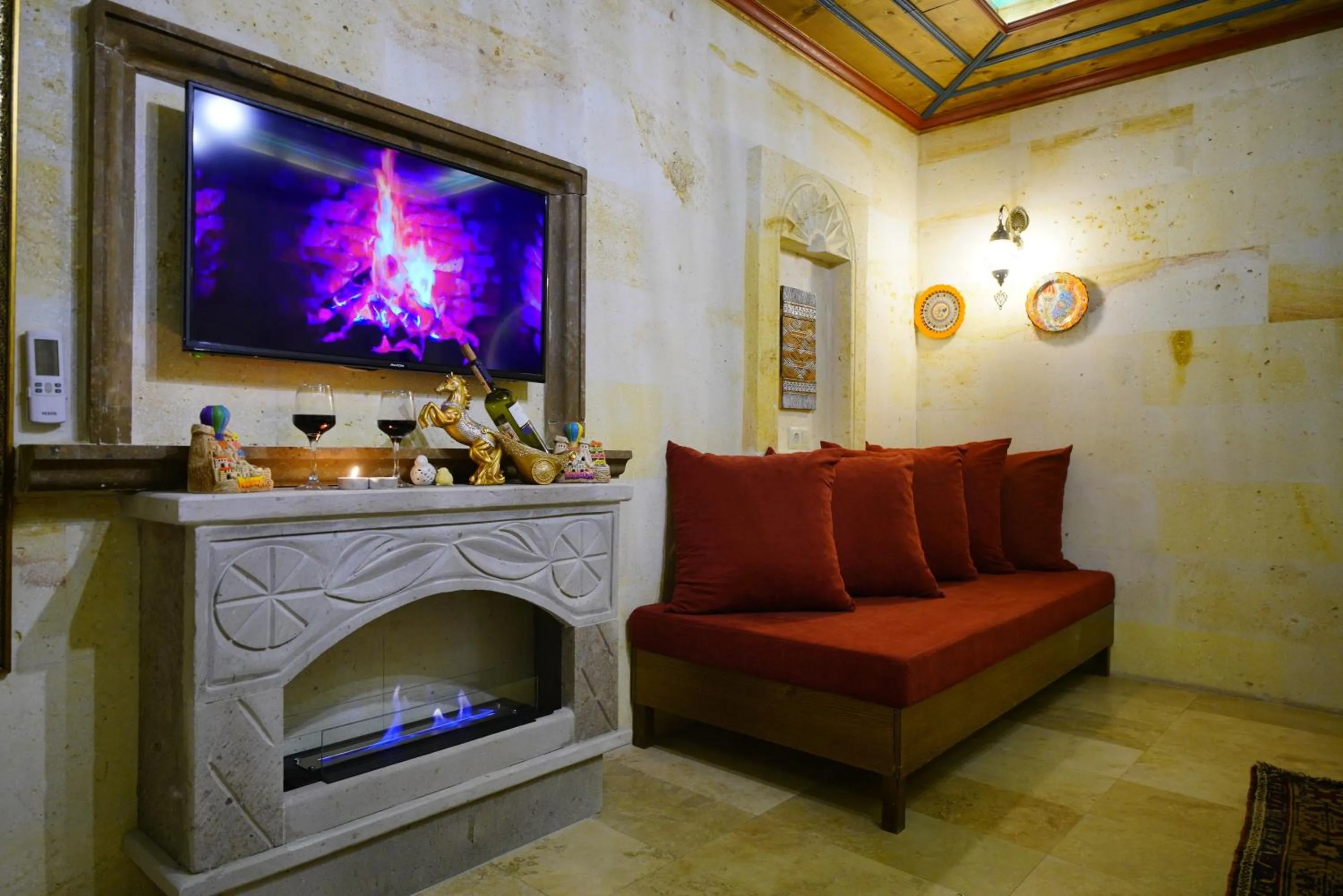 TV and multimedia in Balloon Cave Hotel