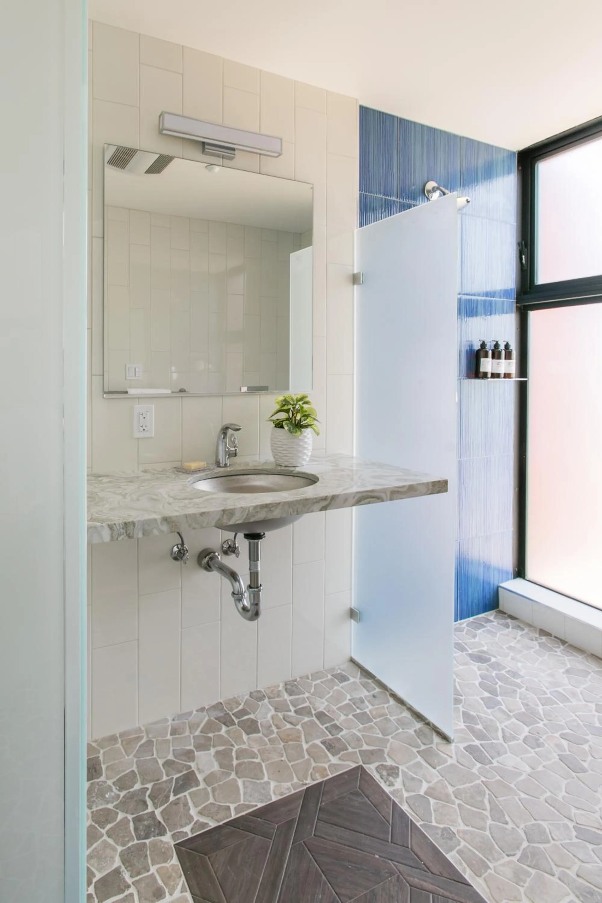 Bathroom in Geneseo Inn