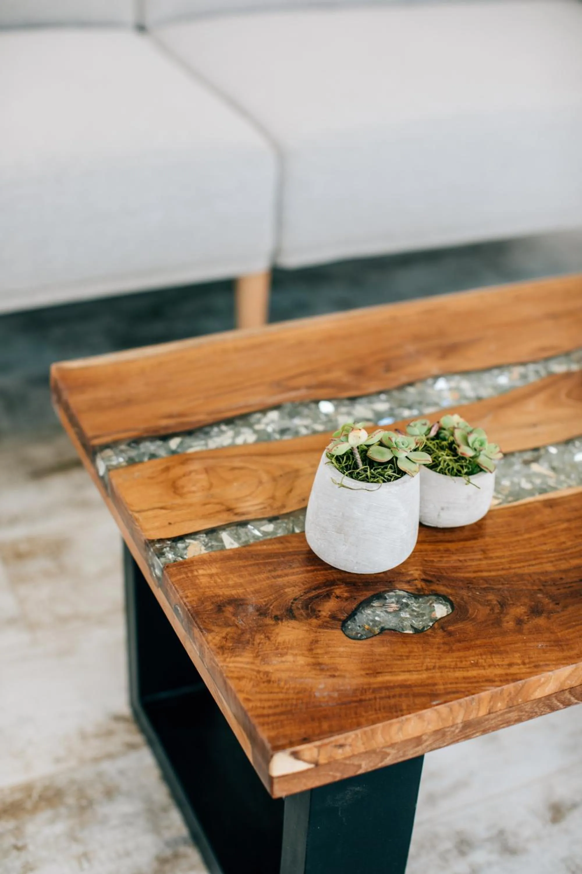 Living room in Geneseo Inn