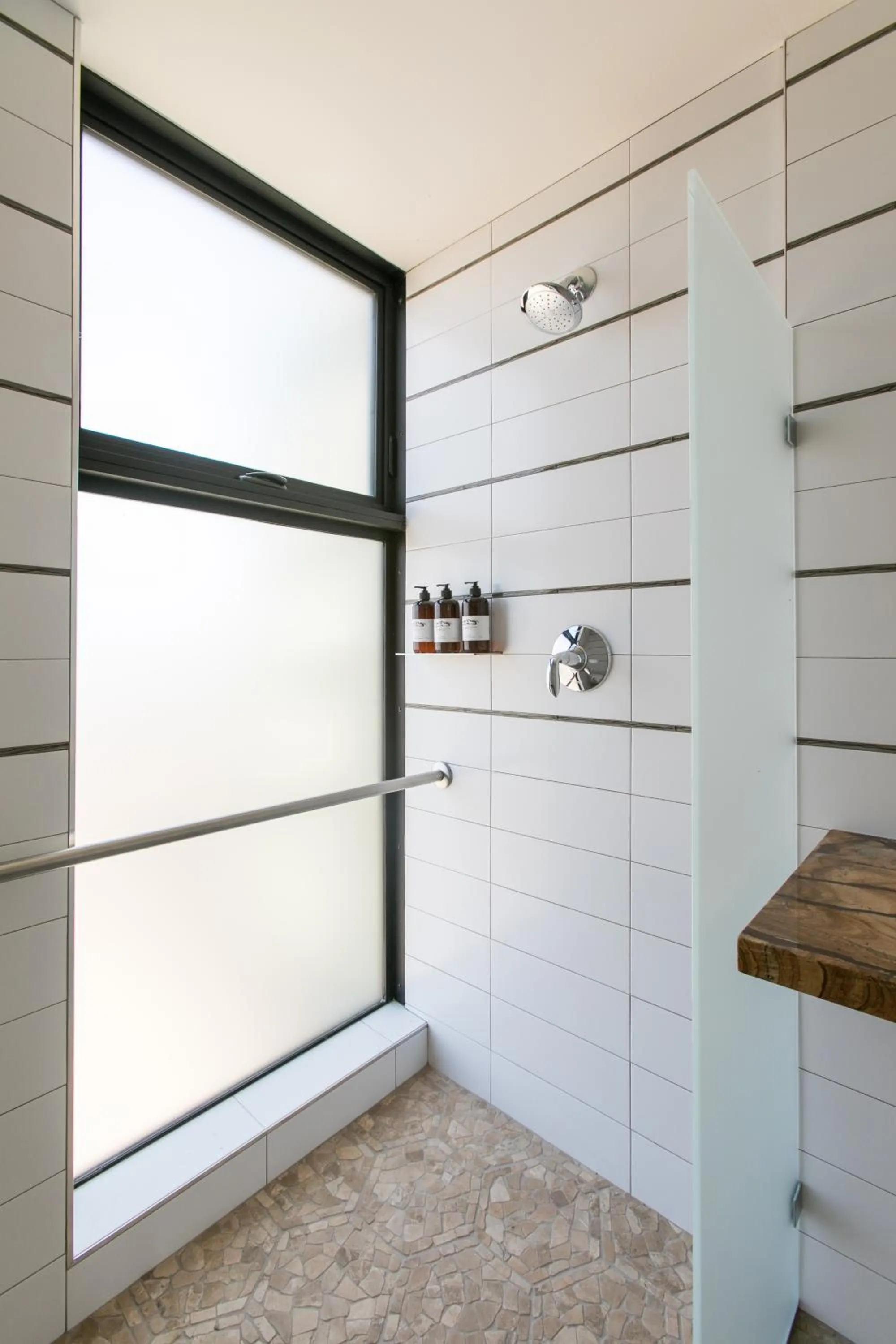 Shower in Geneseo Inn