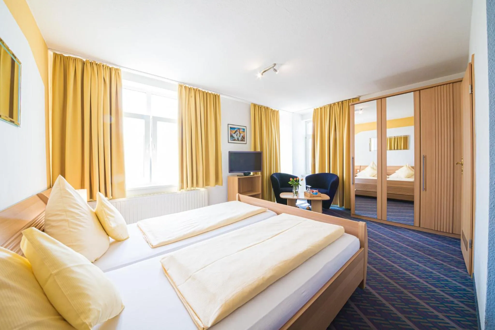 Bed in Europa Hotel Garni free parking