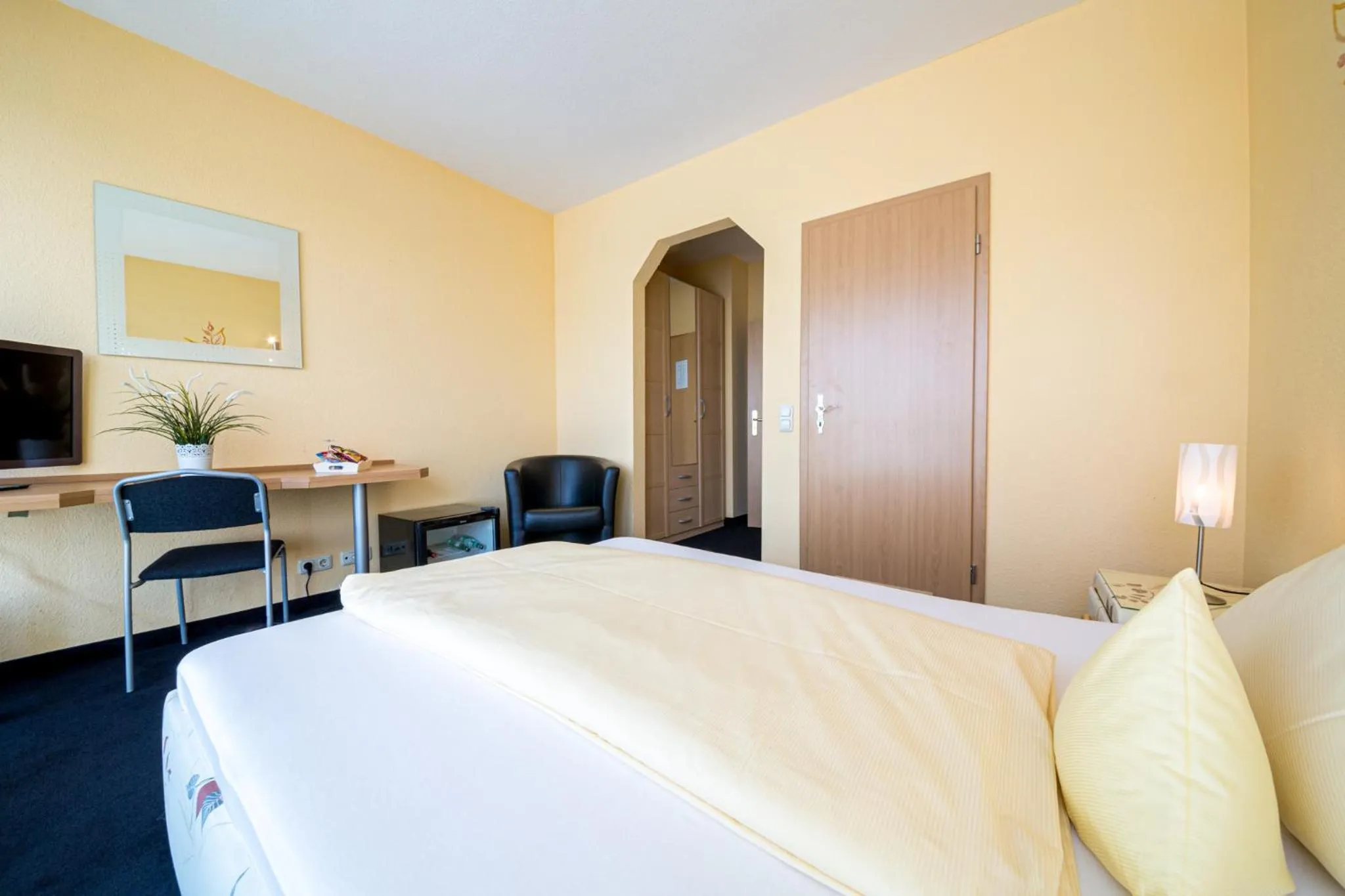 Photo of the whole room, Bed in Europa Hotel Garni free parking