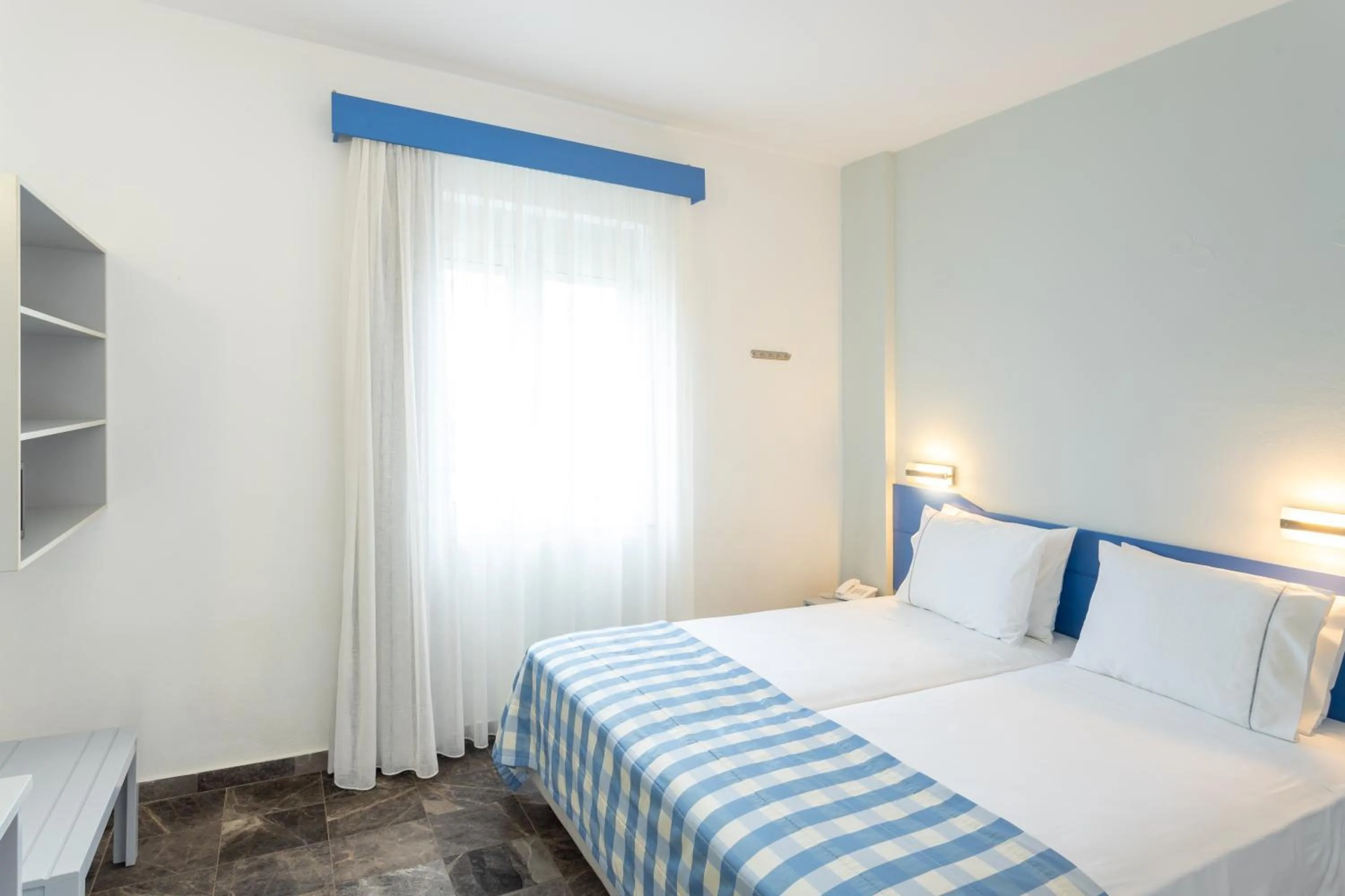 Bedroom, Bed in Ibiscos Garden Hotel