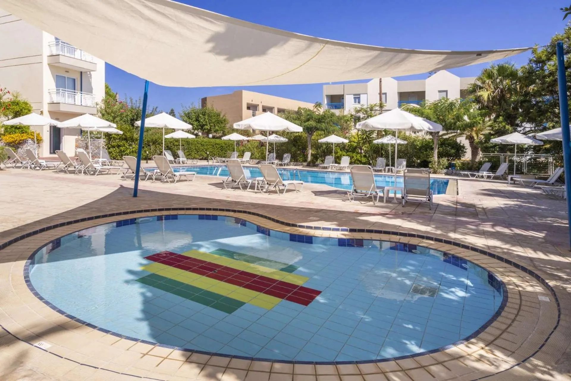 Swimming pool in Ibiscos Garden Hotel