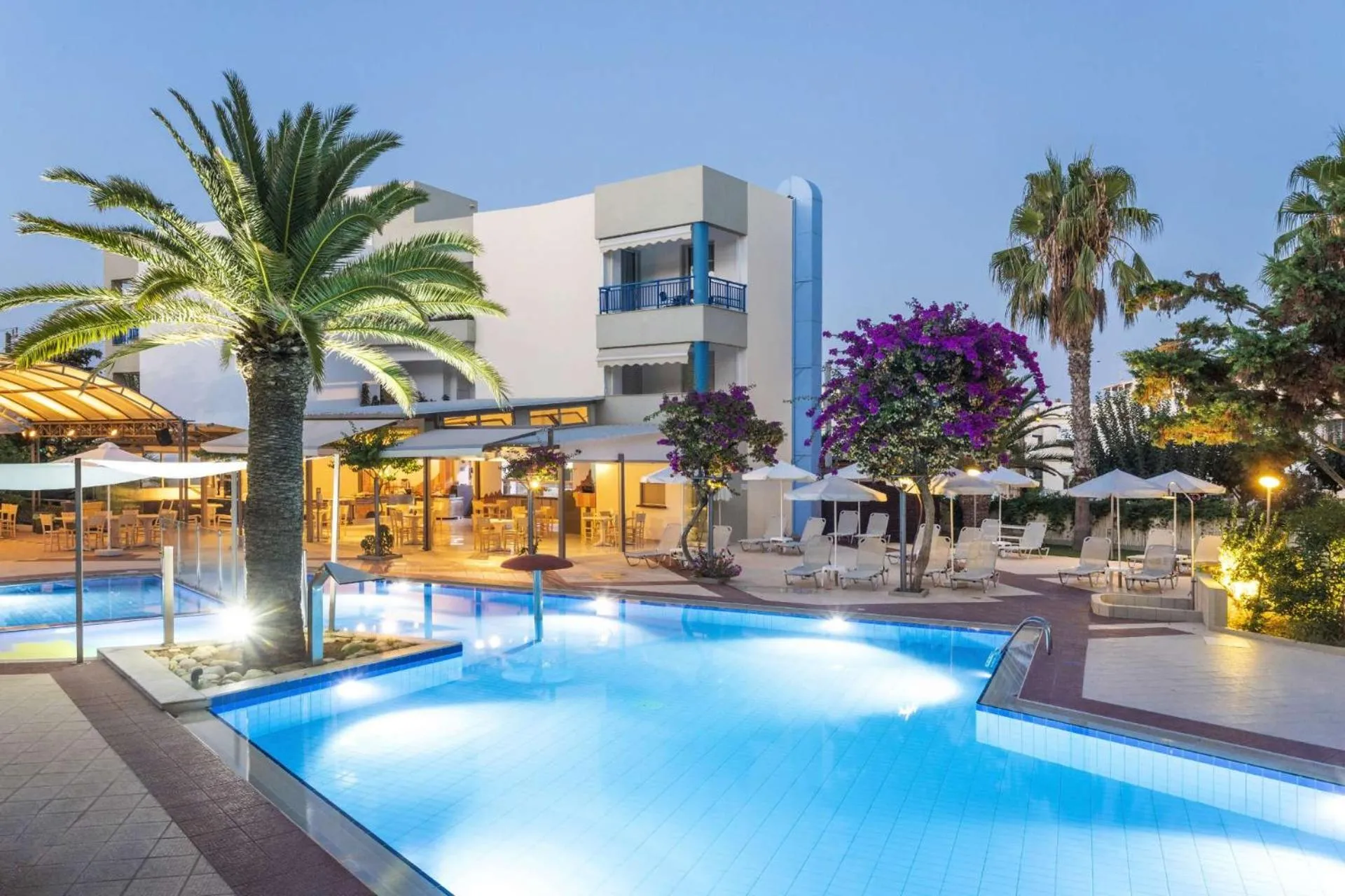 Swimming pool in Ibiscos Garden Hotel