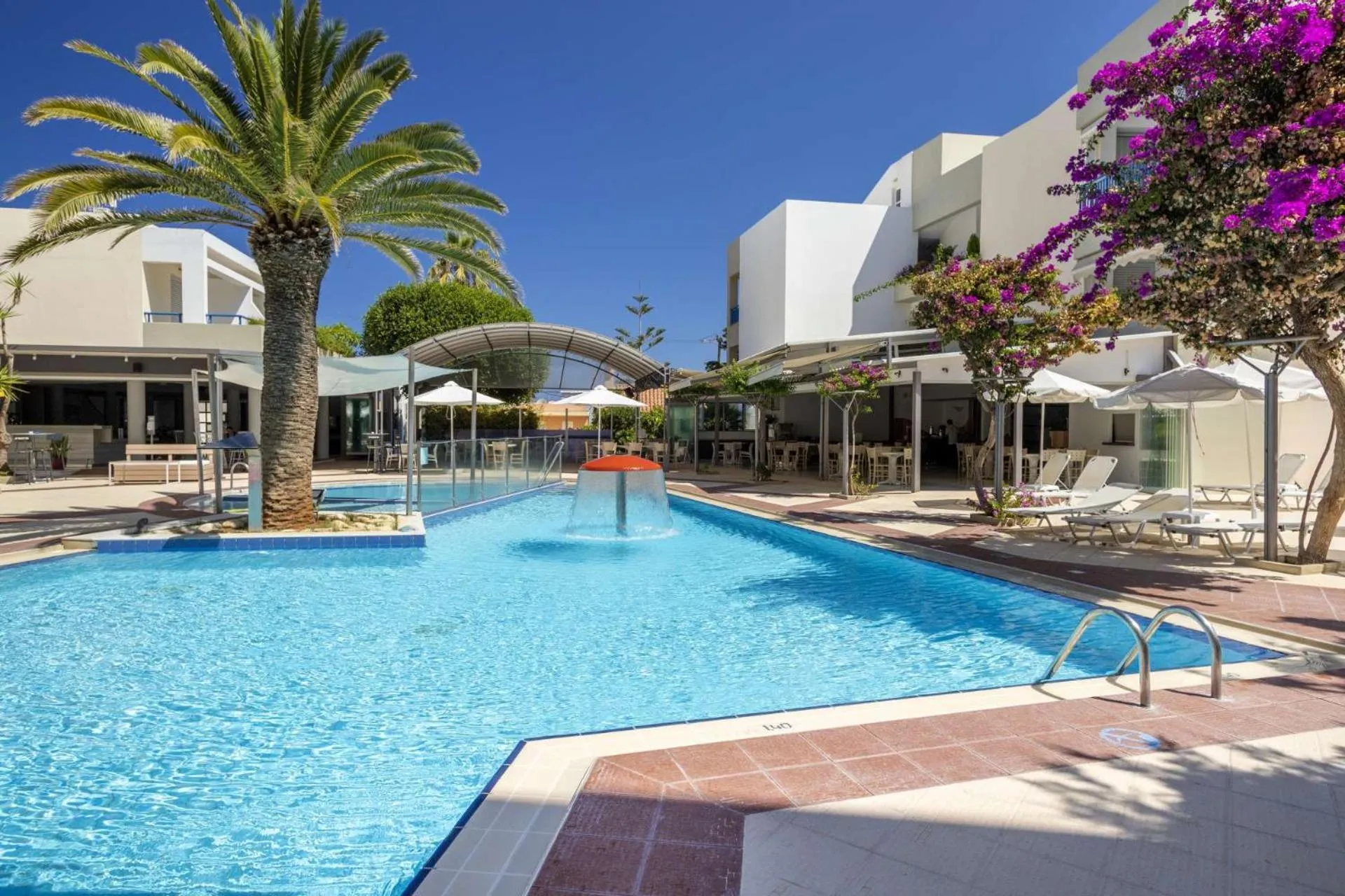 Swimming pool in Ibiscos Garden Hotel