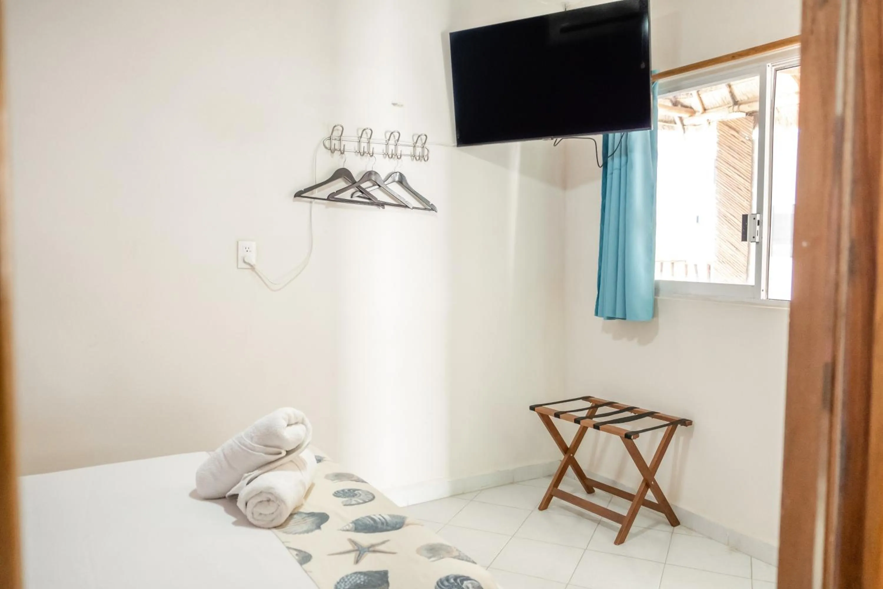 towels, Bed in Hotel Pelicano