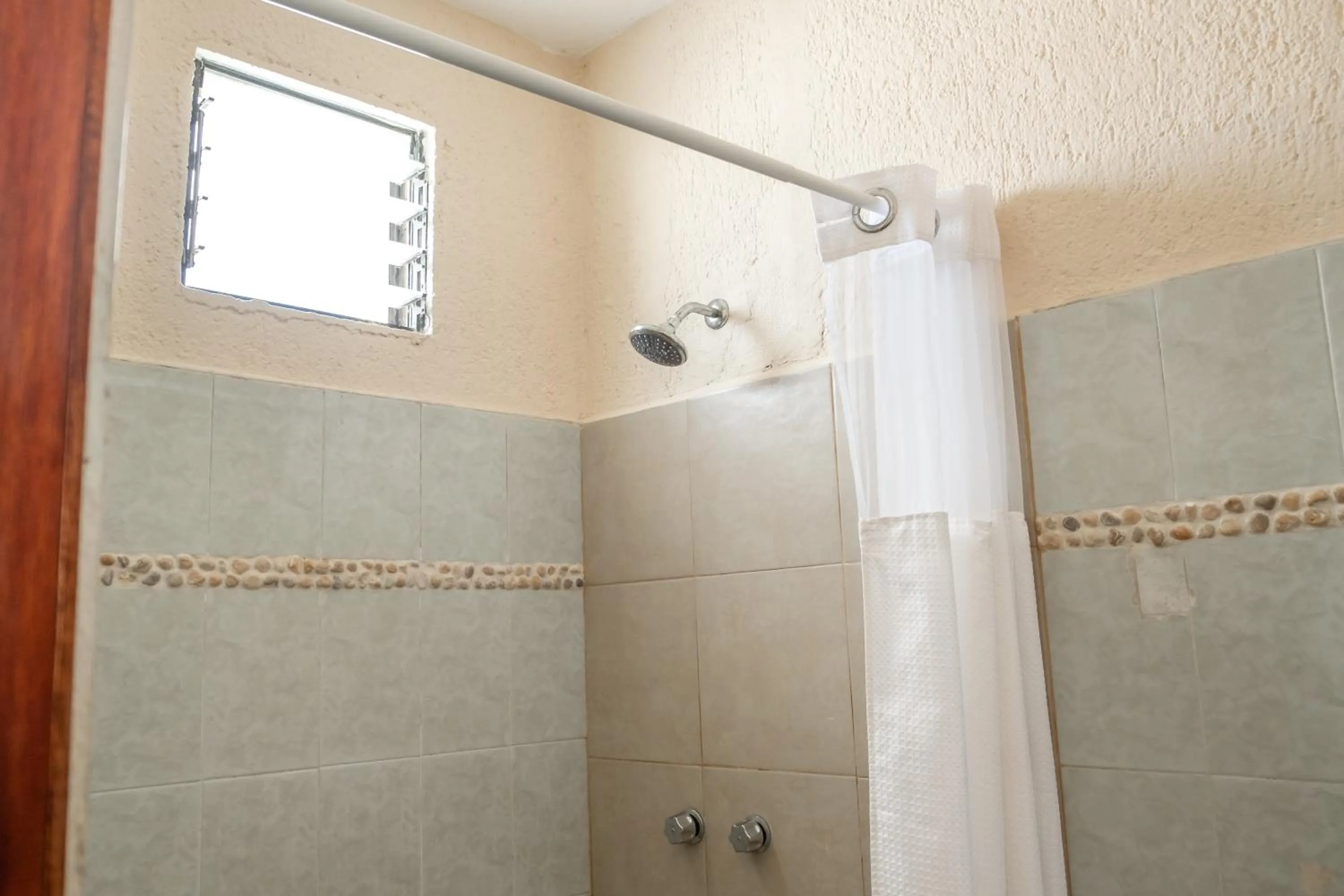 Shower in Hotel Pelicano