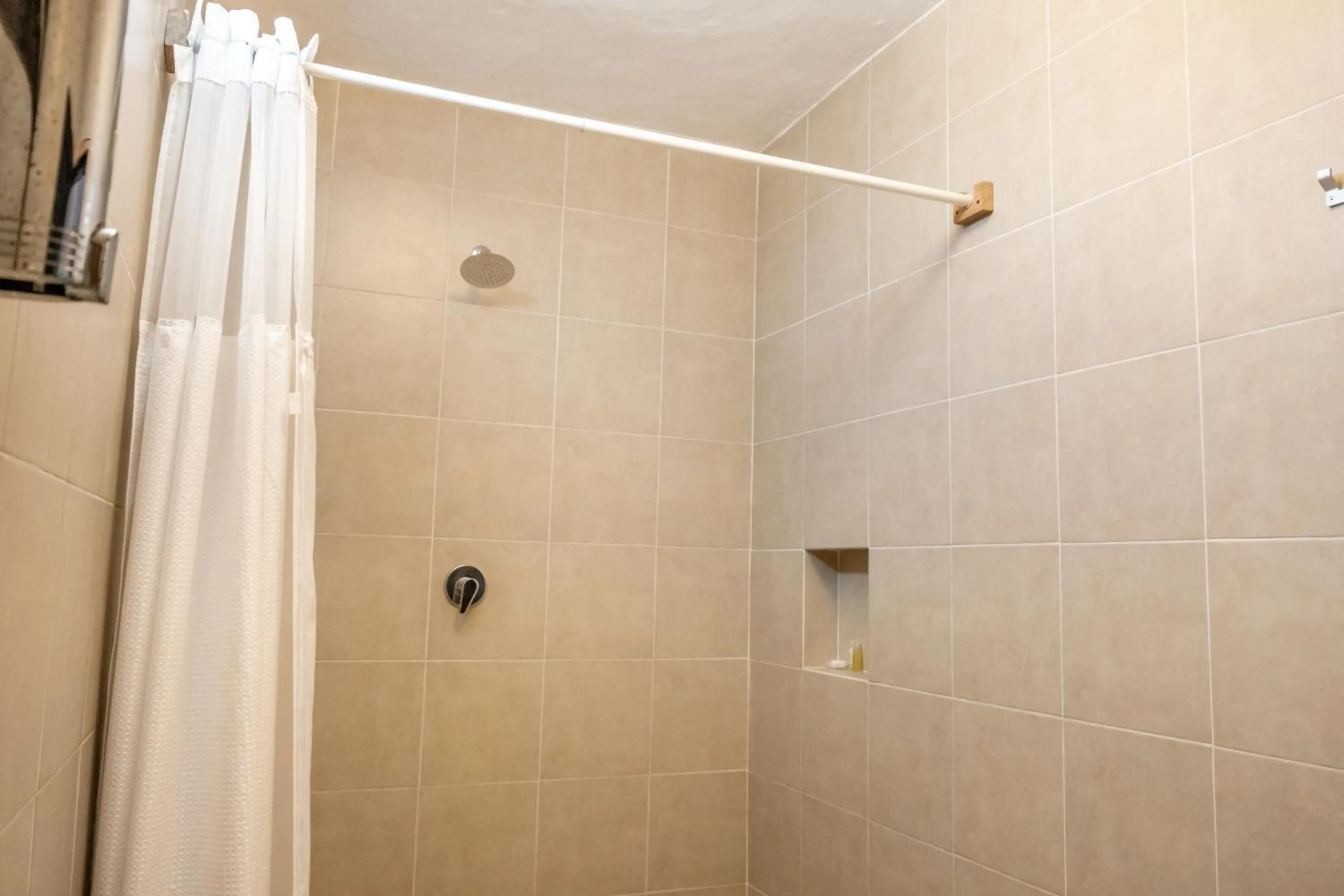 Shower in Hotel Pelicano