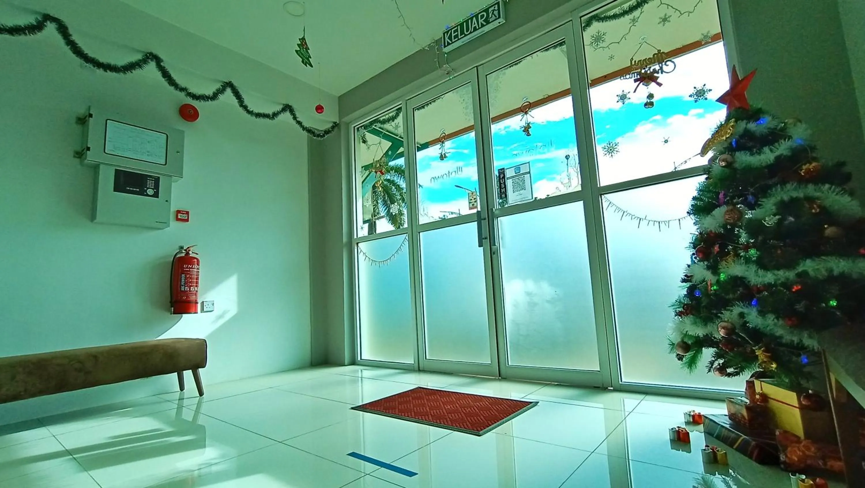 Facade/entrance in Uptown Hotel