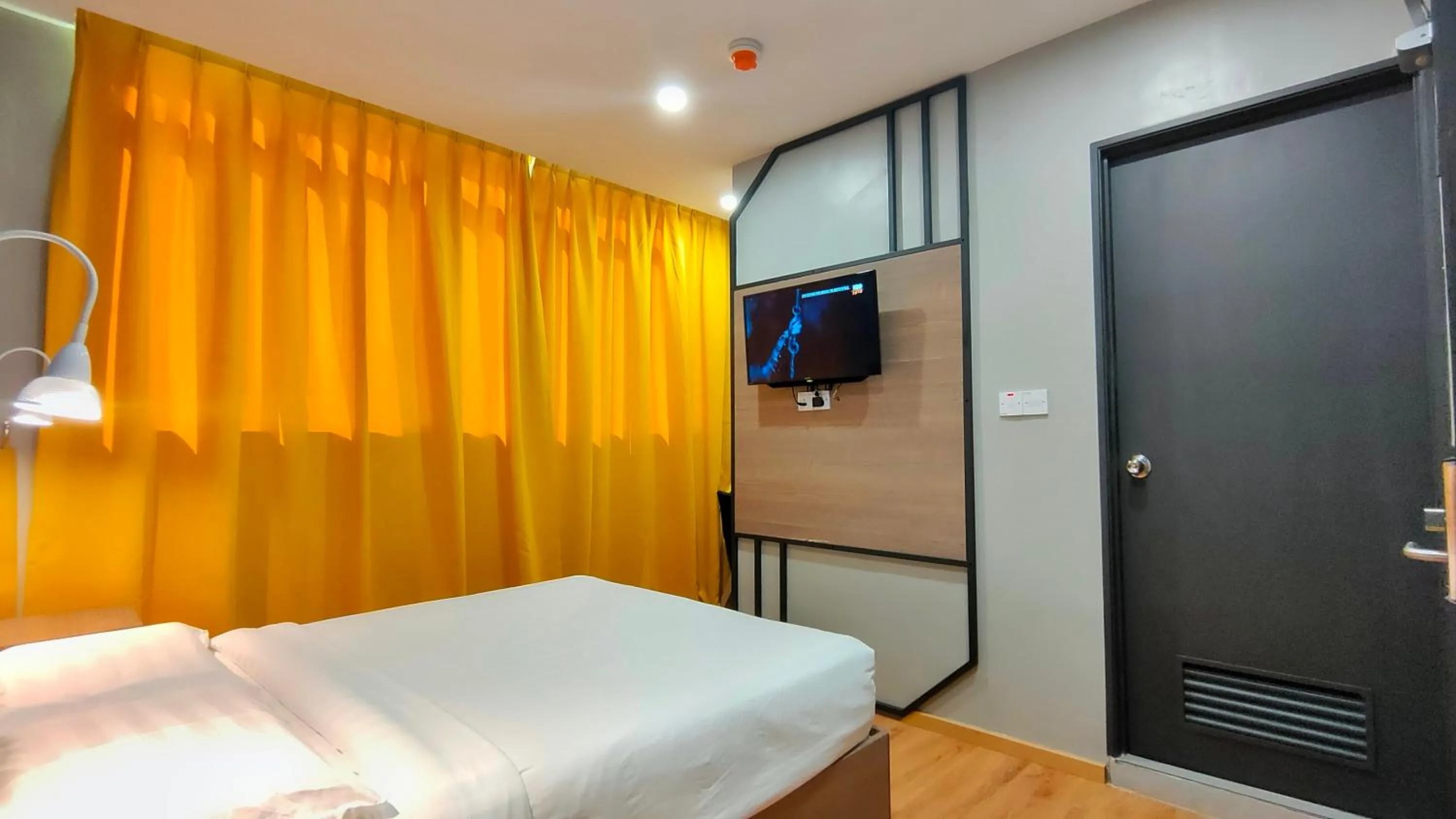 TV and multimedia, Bed in Uptown Hotel