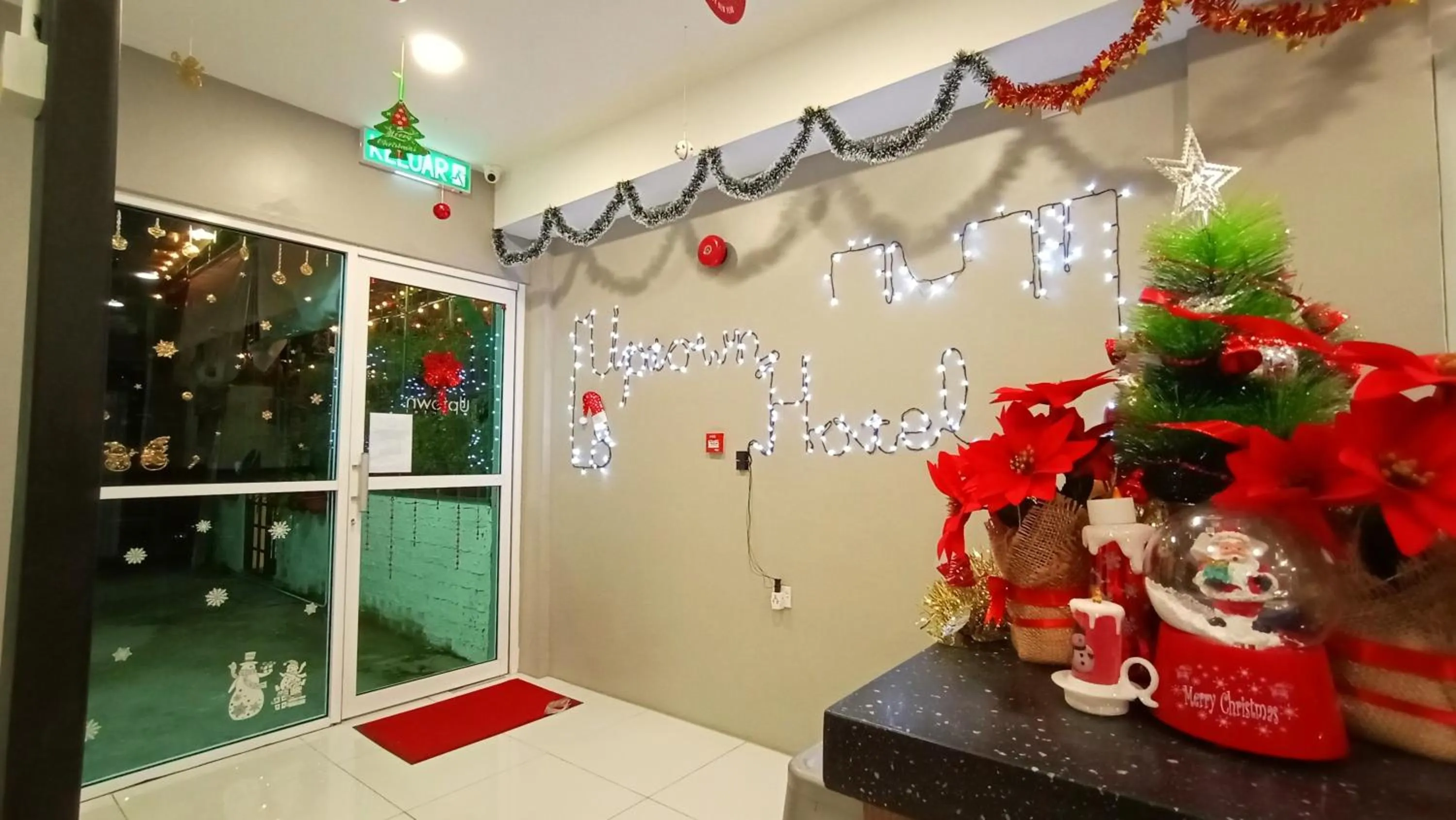 Facade/entrance in Uptown Hotel